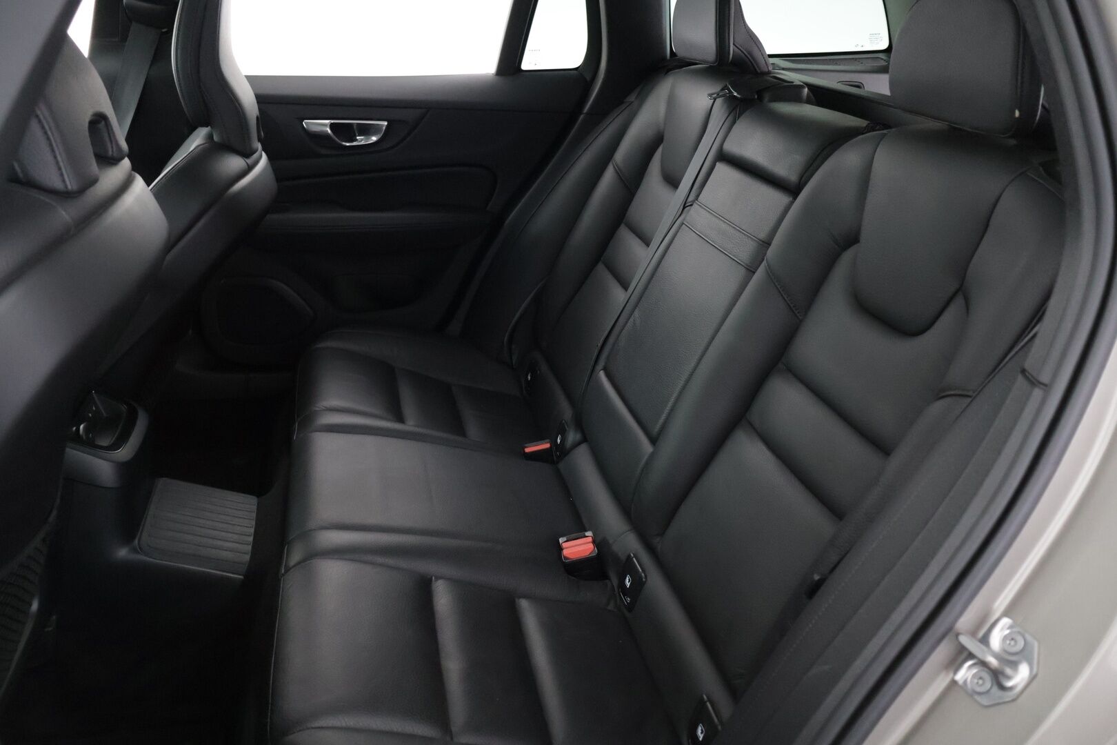 Volvo V60 2021 T8 TwE AWD Business Inscription aut - ACC | Pilot Assist | Panorama | 360° kamera | Muistipenkit | Webasto | Merkkihuollettu | Jakohihna vaihdettu 2025 | Supersiisti