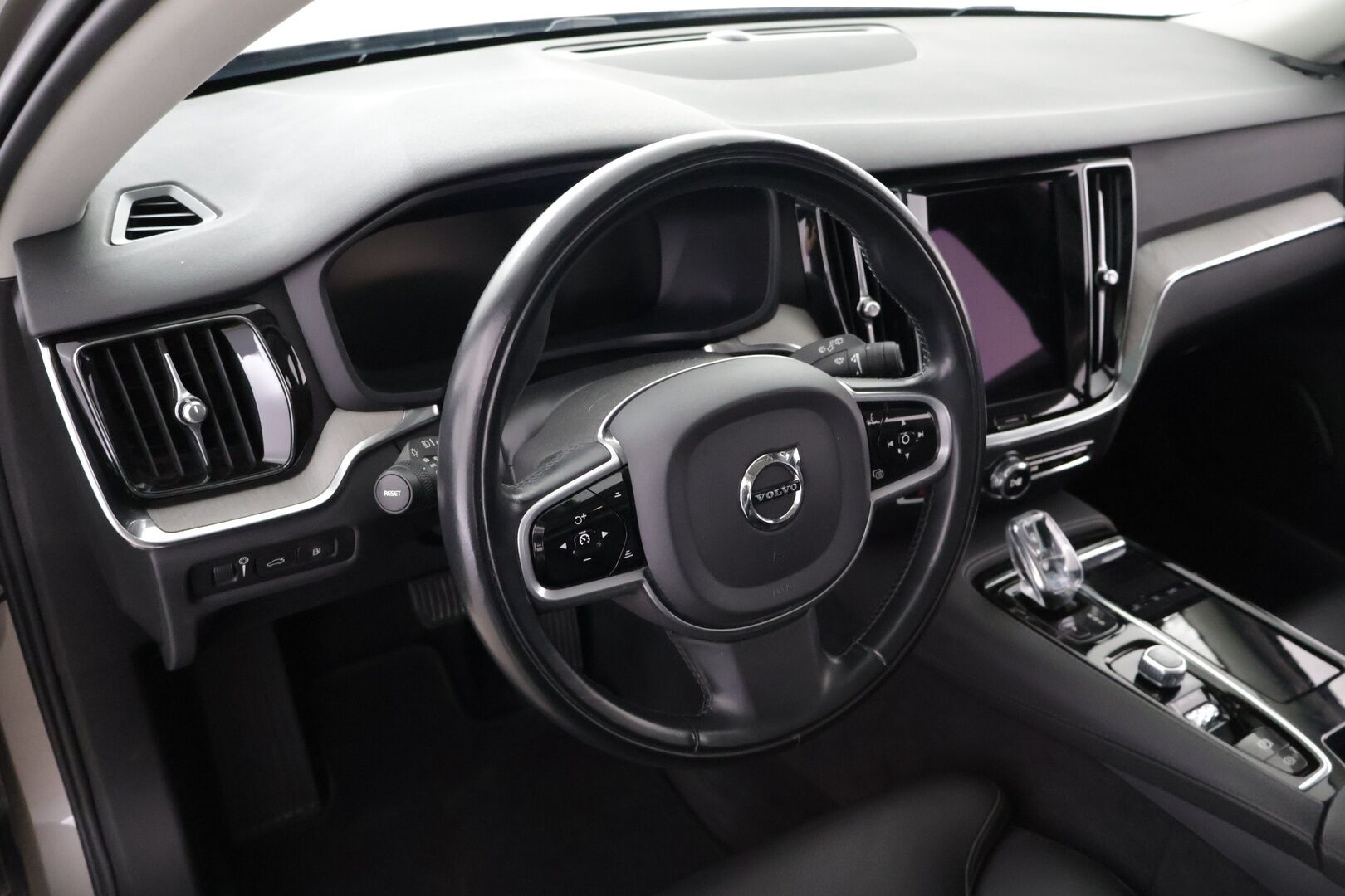 Volvo V60 2021 T8 TwE AWD Business Inscription aut - ACC | Pilot Assist | Panorama | 360° kamera | Muistipenkit | Webasto | Merkkihuollettu | Jakohihna vaihdettu 2025 | Supersiisti