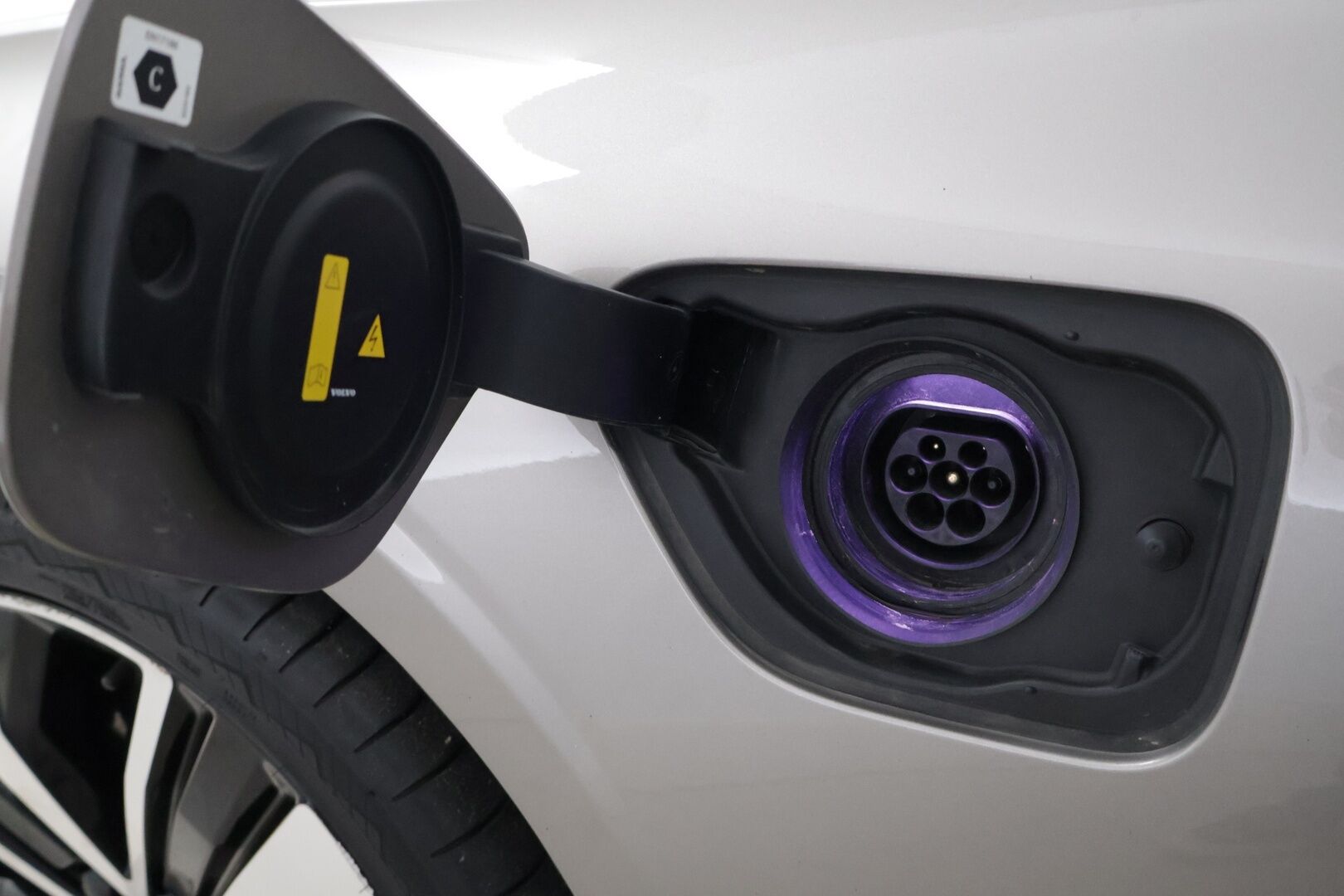 Volvo V60 2021 T8 TwE AWD Business Inscription aut - ACC | Pilot Assist | Panorama | 360° kamera | Muistipenkit | Webasto | Merkkihuollettu | Jakohihna vaihdettu 2025 | Supersiisti