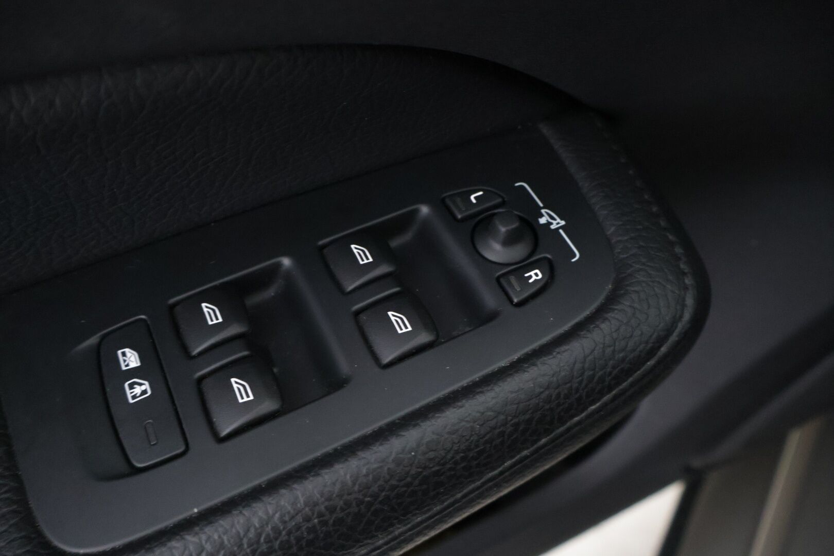 Volvo V60 2021 T8 TwE AWD Business Inscription aut - ACC | Pilot Assist | Panorama | 360° kamera | Muistipenkit | Webasto | Merkkihuollettu | Jakohihna vaihdettu 2025 | Supersiisti