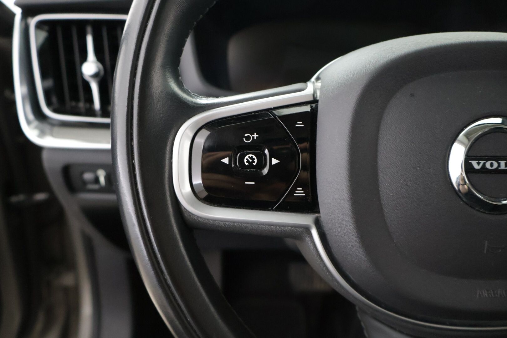 Volvo V60 2021 T8 TwE AWD Business Inscription aut - ACC | Pilot Assist | Panorama | 360° kamera | Muistipenkit | Webasto | Merkkihuollettu | Jakohihna vaihdettu 2025 | Supersiisti