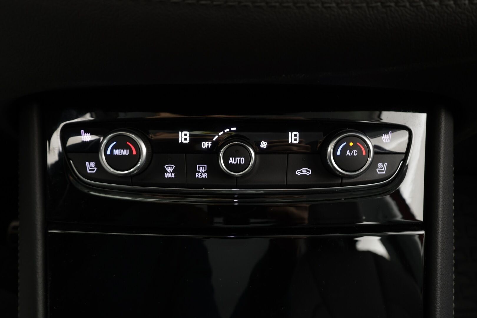 Opel Grandland X 2020 PHEV Innovation Plus Business 225 Turbo A8 FWD * Ilmastoitu Muistipenkki / LED / 360° / Koukku / Kaistavahti / Navi * - Suomi-auto / 2x Latauskaapelit / Kahdet renkaat - HULLU BLACKWEEK KORKOTARJOUS 2,49%