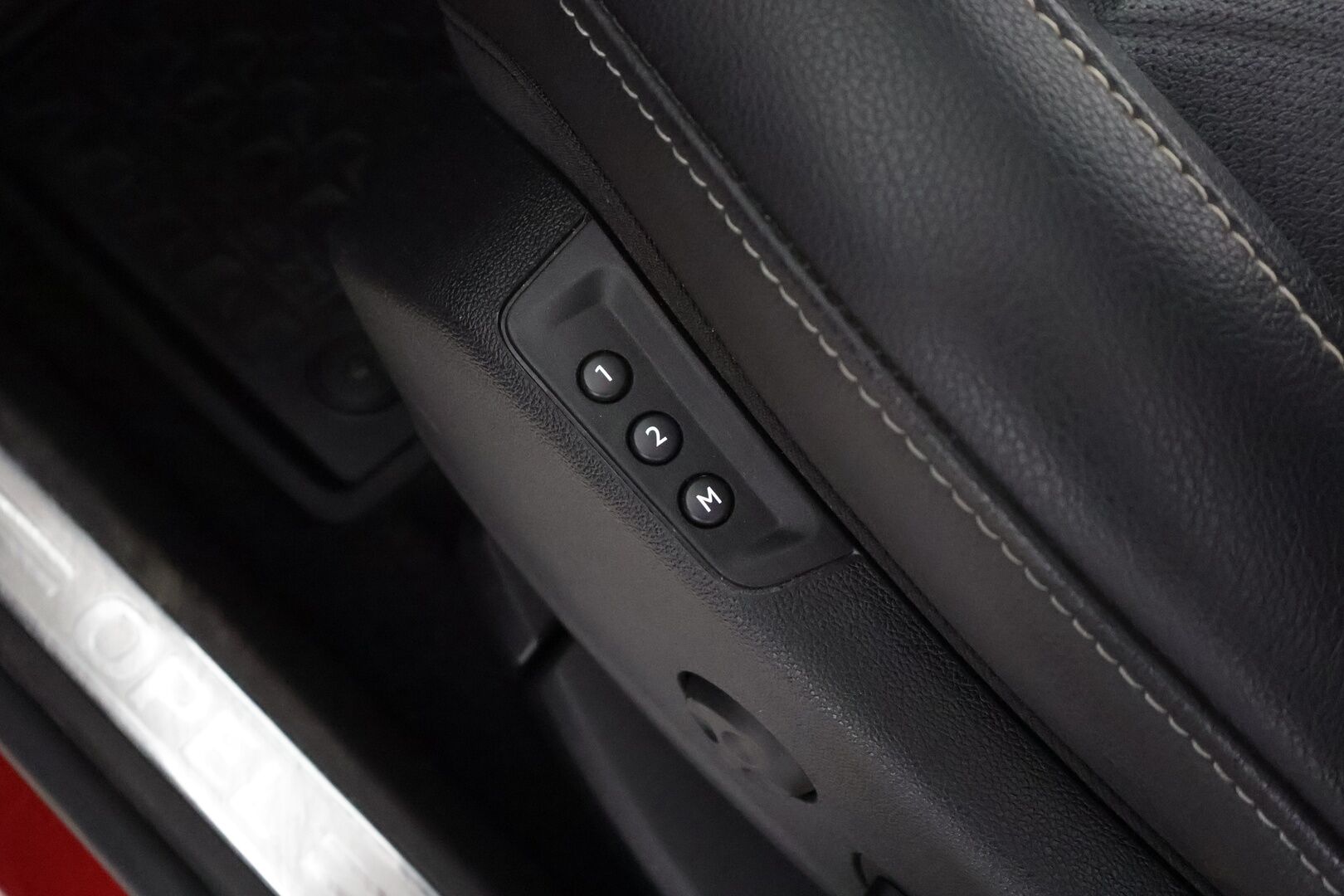 Opel Grandland X 2020 PHEV Innovation Plus Business 225 Turbo A8 FWD * Ilmastoitu Muistipenkki / LED / 360° / Koukku / Kaistavahti / Navi * - Suomi-auto / Hyvät nasta renkaat talveksi / Todella kattava huoltohistoria!