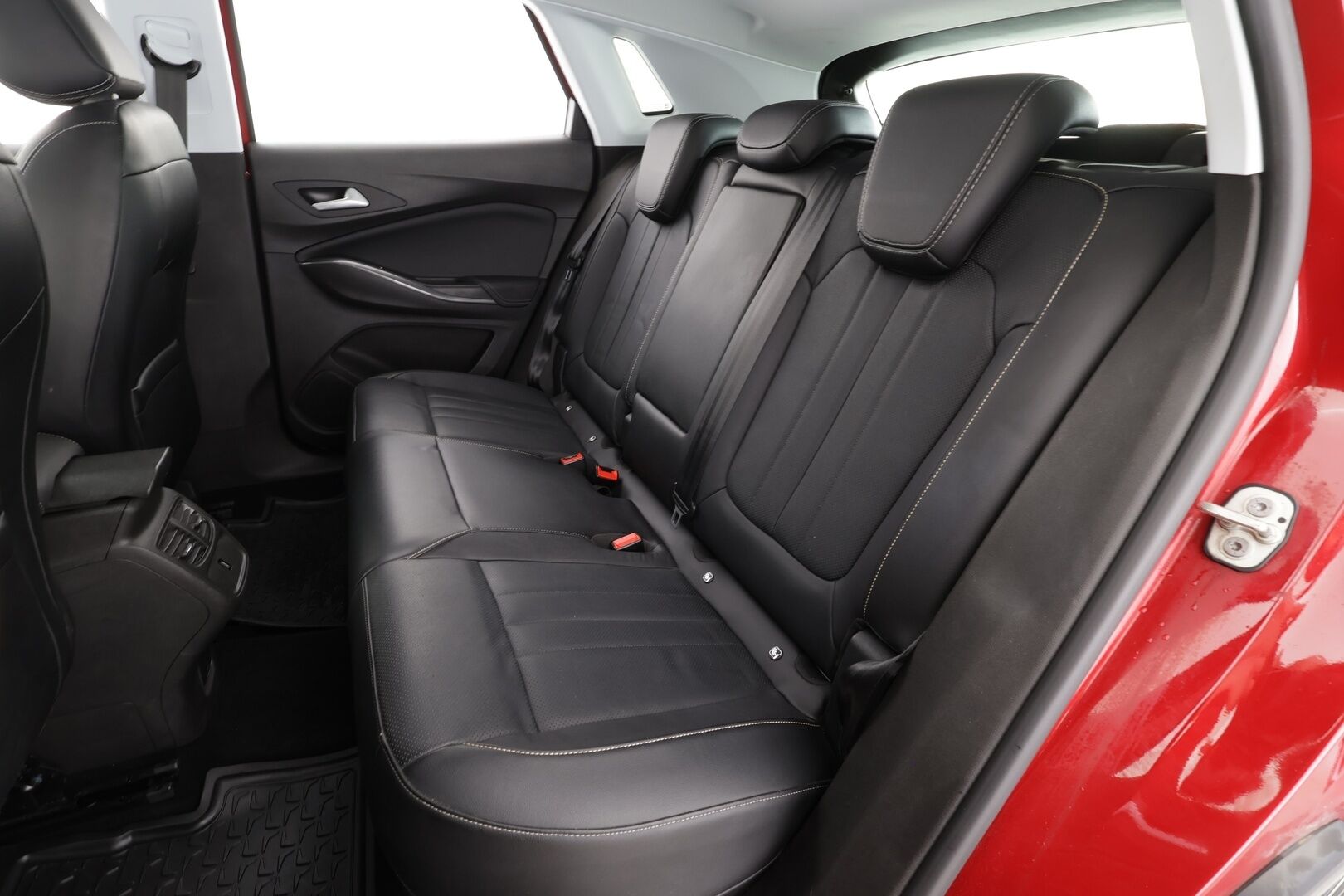 Opel Grandland X 2020 PHEV Innovation Plus Business 225 Turbo A8 FWD * Ilmastoitu Muistipenkki / LED / 360° / Koukku / Kaistavahti / Navi * - Suomi-auto / 2x Latauskaapelit / Kahdet renkaat - HULLU BLACKWEEK KORKOTARJOUS 2,49%