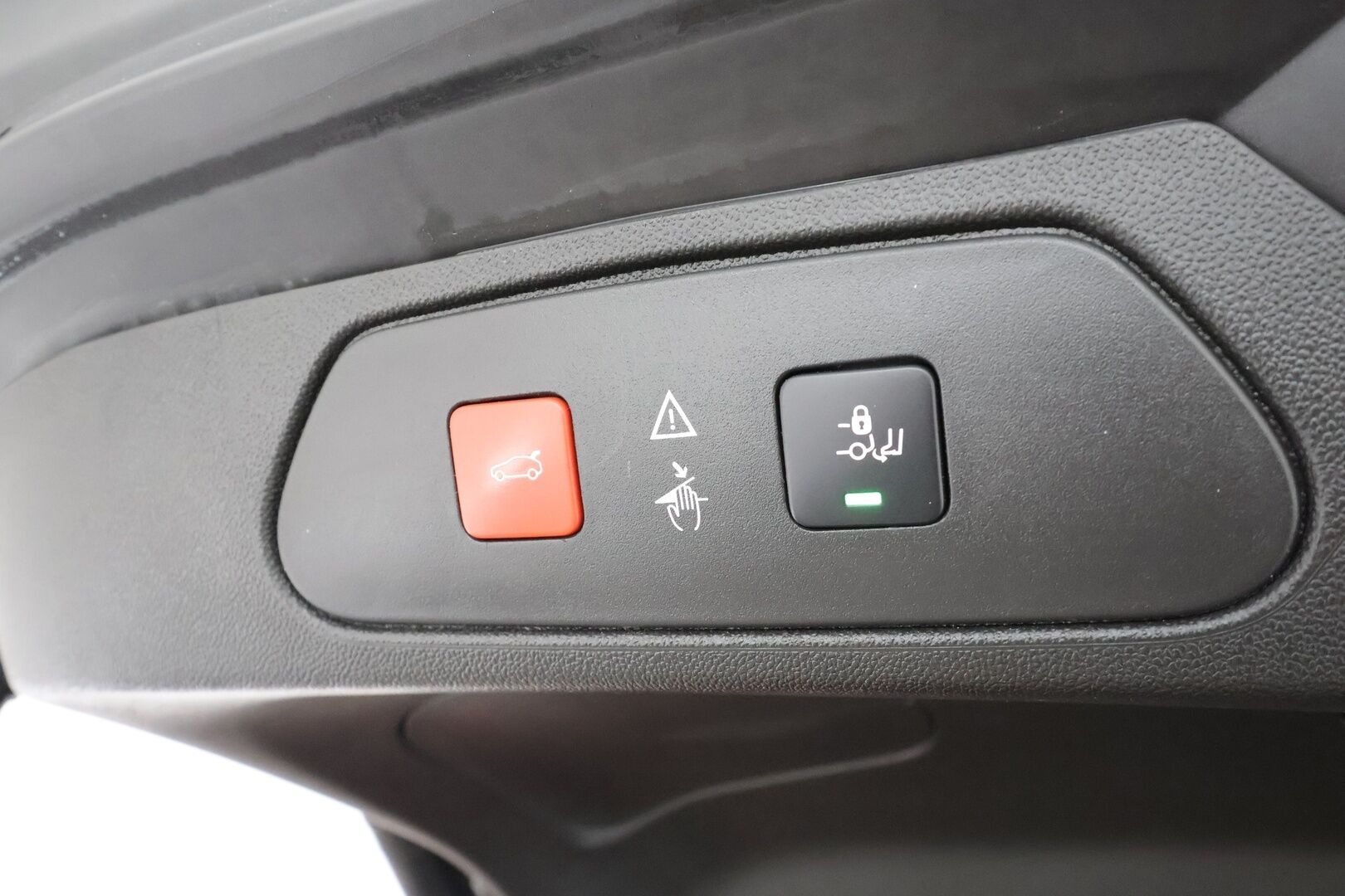 Opel Grandland X 2020 PHEV Innovation Plus Business 225 Turbo A8 FWD * Ilmastoitu Muistipenkki / LED / 360° / Koukku / Kaistavahti / Navi * - Suomi-auto / Hyvät nasta renkaat talveksi / Todella kattava huoltohistoria!