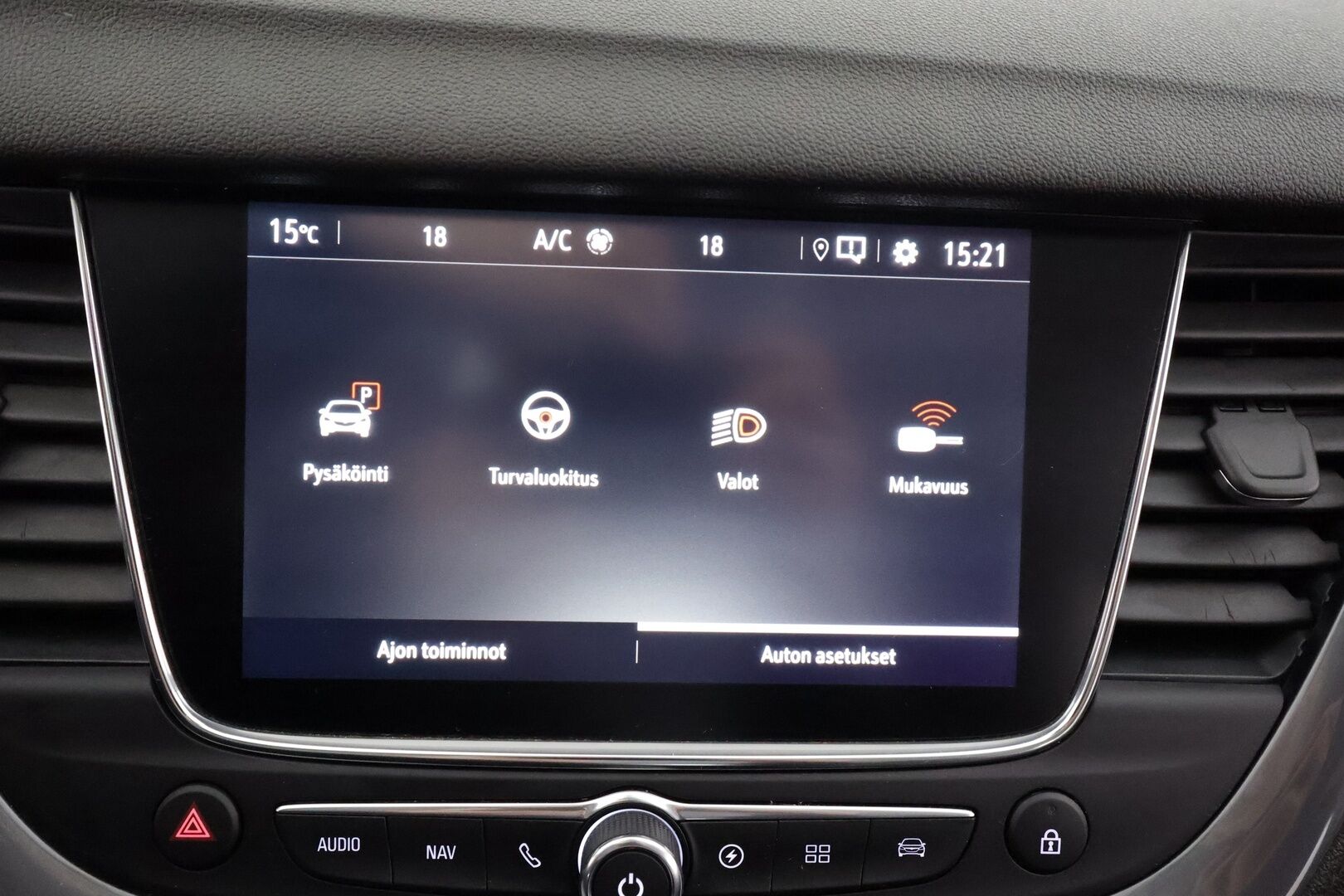 Opel Grandland X 2020 PHEV Innovation Plus Business 225 Turbo A8 FWD * Ilmastoitu Muistipenkki / LED / 360° / Koukku / Kaistavahti / Navi * - Suomi-auto / 2x Latauskaapelit / Kahdet renkaat - HULLU BLACKWEEK KORKOTARJOUS 2,49%