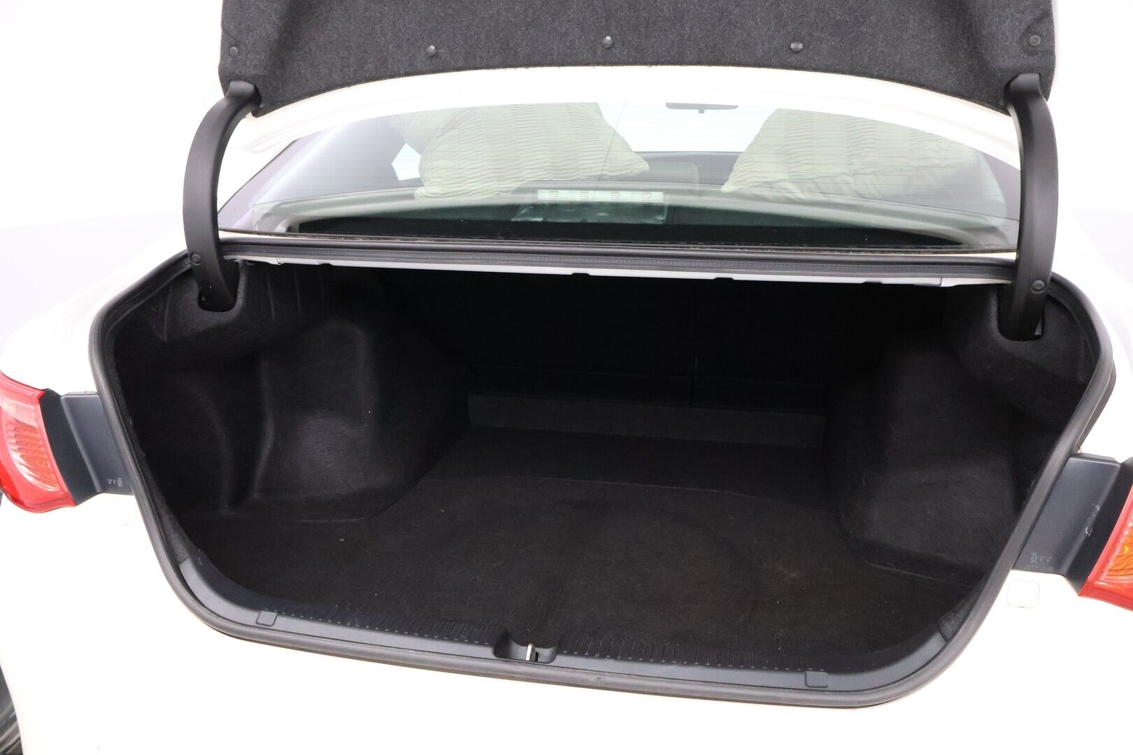 Toyota Mark X 2010 GRX130 250G V6 Facelift Aut * Peruutuskamera / Sähköpenkit / Lohkolämmitin / Xenon / Upea yksilö! - Helmiäisväri / KeylessGo / Juuri tullut Tampereelle! - HULLU BLACKWEEK KORKOTARJOUS 2,49%