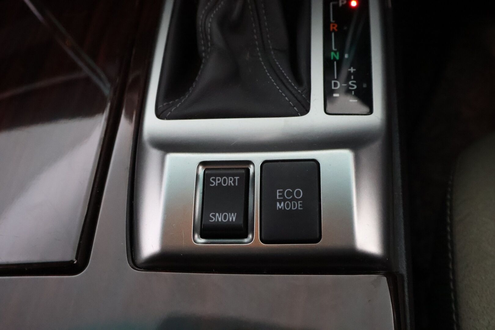 Toyota Mark X 2010 GRX130 250G V6 Facelift Aut * Peruutuskamera / Sähköpenkit / Lohkolämmitin / Xenon / Upea yksilö! - Helmiäisväri / KeylessGo / Juuri tullut Tampereelle!