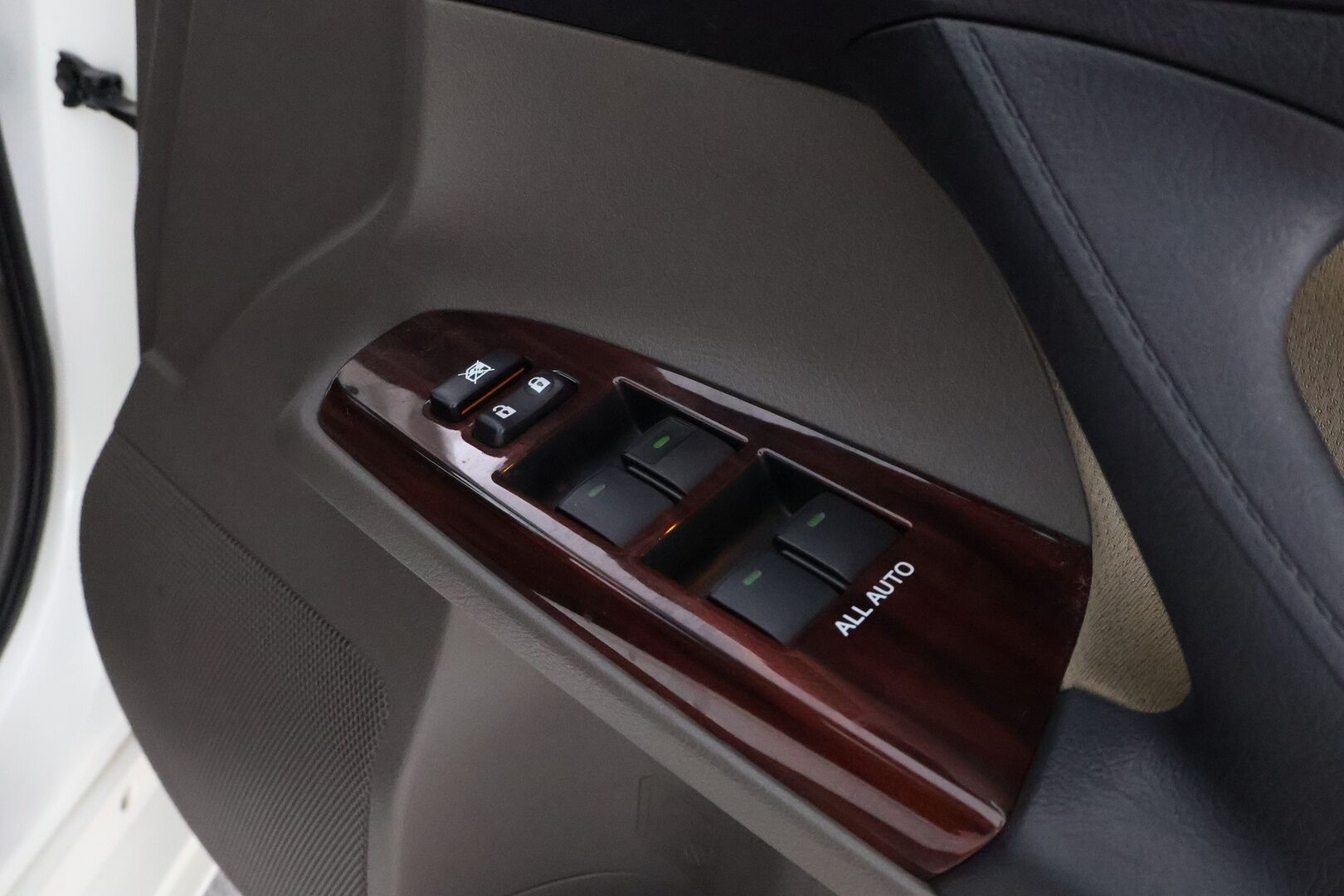 Toyota Mark X 2010 GRX130 250G V6 Facelift Aut * Peruutuskamera / Sähköpenkit / Lohkolämmitin / Xenon / Upea yksilö! - Helmiäisväri / KeylessGo / Juuri tullut Tampereelle! - HULLU BLACKWEEK KORKOTARJOUS 2,49%