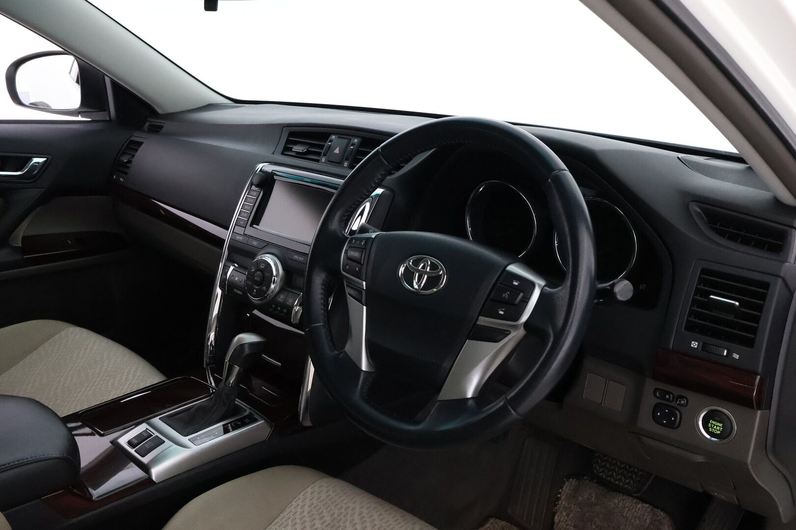 Toyota Mark X 2010 GRX130 250G V6 Facelift Aut * Peruutuskamera / Sähköpenkit / Lohkolämmitin / Xenon / Upea yksilö! - Helmiäisväri / KeylessGo / Juuri tullut Tampereelle! - HULLU BLACKWEEK KORKOTARJOUS 2,49%