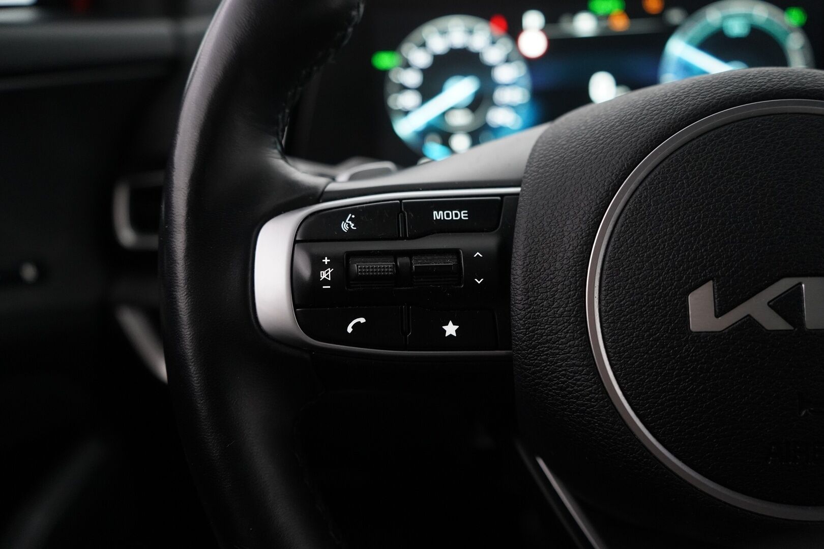 Kia Sportage 2022 1,6 T-GDI FWD Mild-Hybrid GT-Line DCT 150hv *ACC / H&K / 360-kamera / Ilmastoidut istuimet / Muistipenkki* - Kahdet alumiinivanteet / Suomi-auto 