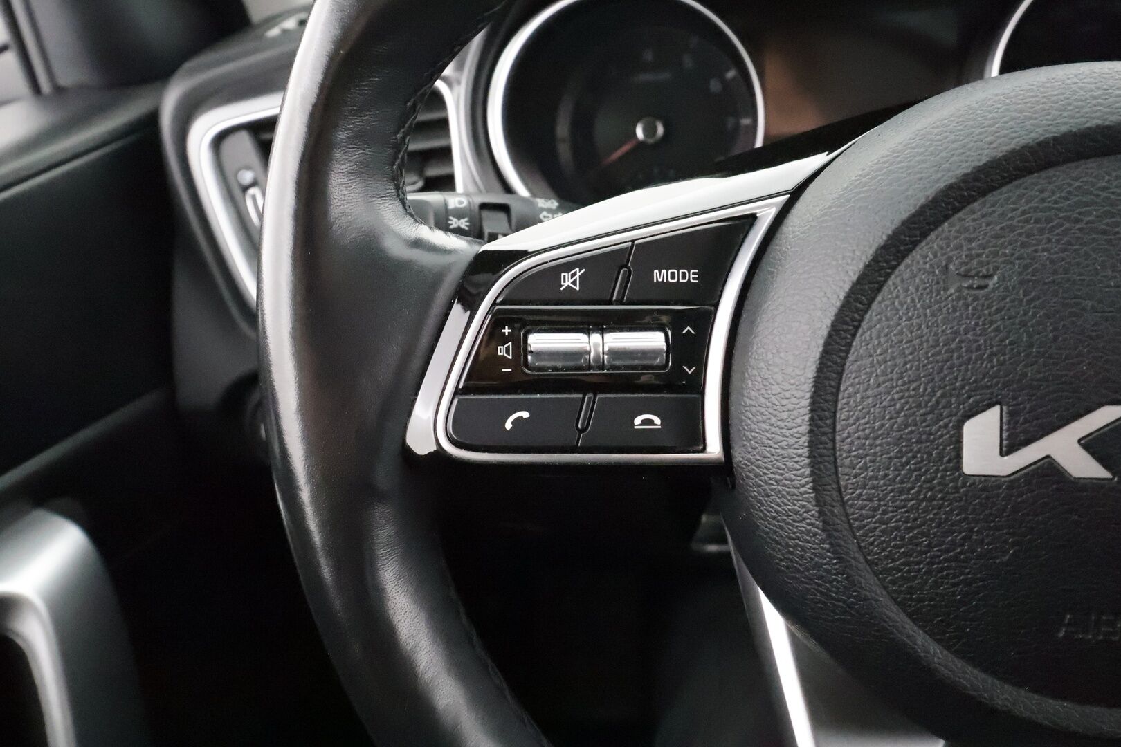 Kia Ceed 2022 1,0 T-GDI Mild-Hybrid 120hv LX SW DCT * Suomi-auto / Vakkari / P.tutka / Bluetooth / 2xRenkaat / Lohkolämmitin *