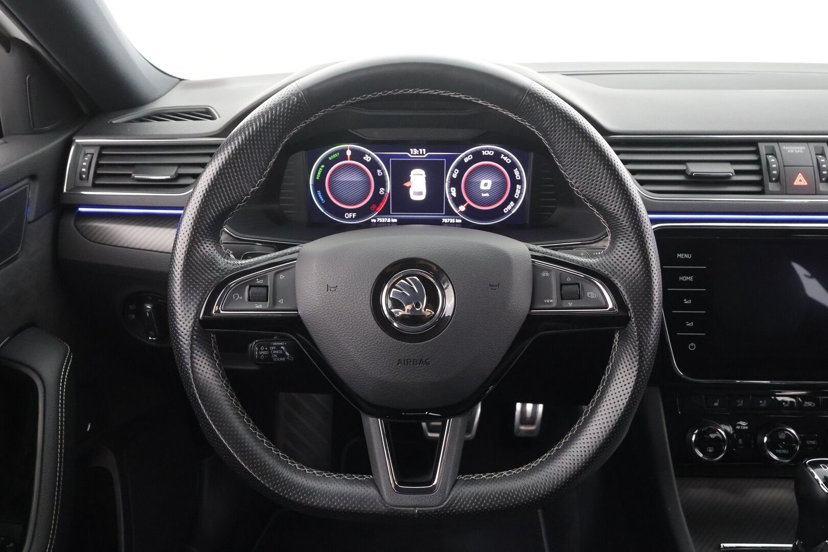 Skoda Superb 2020 Combi 1,4 TSI PHEV SportLine iV DSG * Webasto / ACC / Matrix-LED / 360° / Navi / Sporttipenkit Muistilla / Keyless * - 2x Latauskaapelit / Kahdet renkaat / Merkkihuollettu!