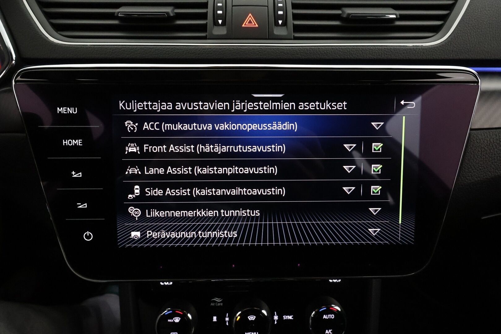 Skoda Superb 2020 Combi 1,4 TSI PHEV SportLine iV DSG * Webasto / ACC / Matrix-LED / 360° / Navi / Sporttipenkit Muistilla / Keyless * - 2x Latauskaapelit / Kahdet renkaat / Merkkihuollettu!