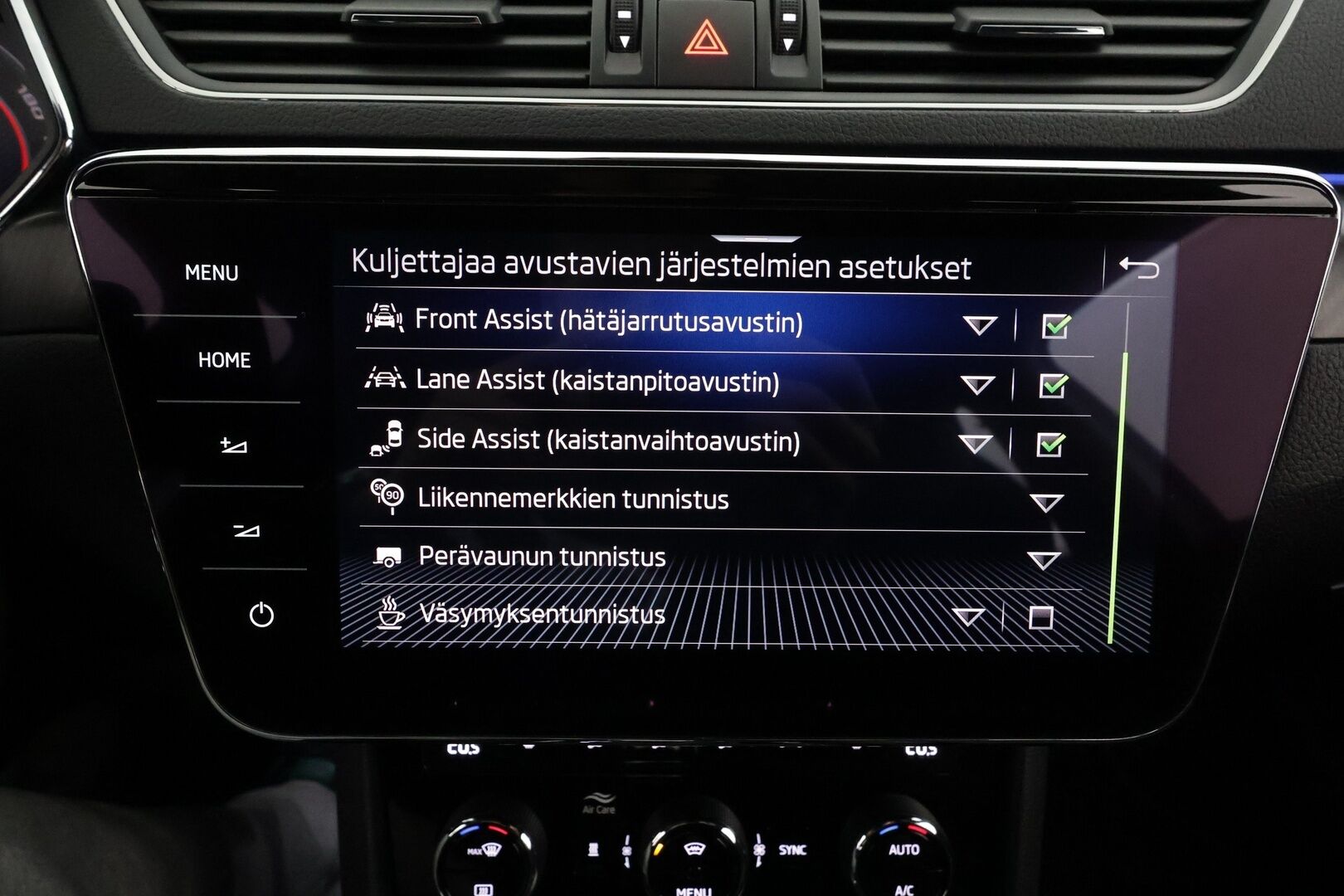 Skoda Superb 2020 Combi 1,4 TSI PHEV SportLine iV DSG * Webasto / ACC / Matrix-LED / 360° / Navi / Sporttipenkit Muistilla / Keyless * - 2x Latauskaapelit / Kahdet renkaat / Merkkihuollettu!