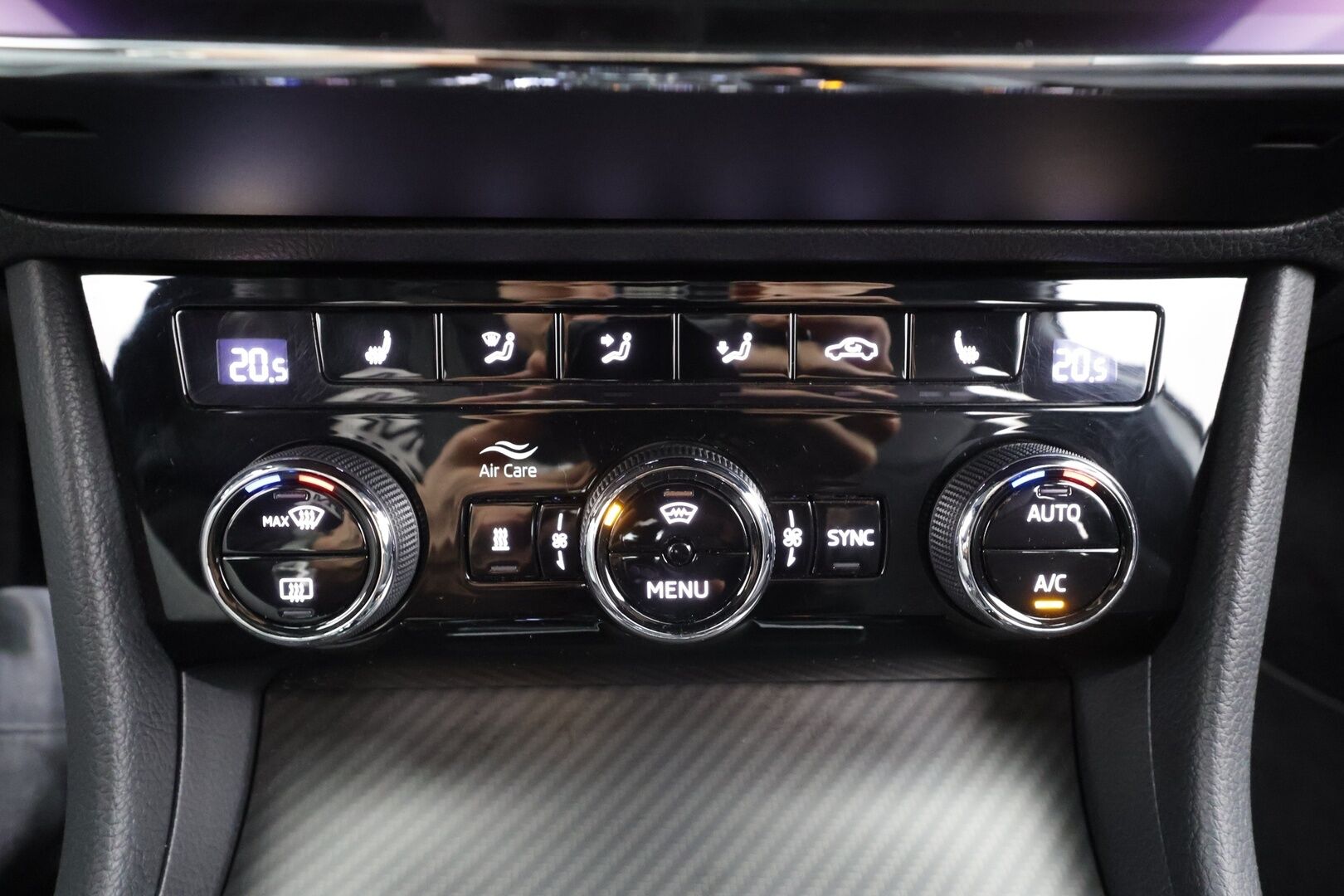 Skoda Superb 2020 Combi 1,4 TSI PHEV SportLine iV DSG * Webasto / ACC / Matrix-LED / 360° / Navi / Sporttipenkit Muistilla / Keyless * - 2x Latauskaapelit / Kahdet renkaat / Merkkihuollettu!