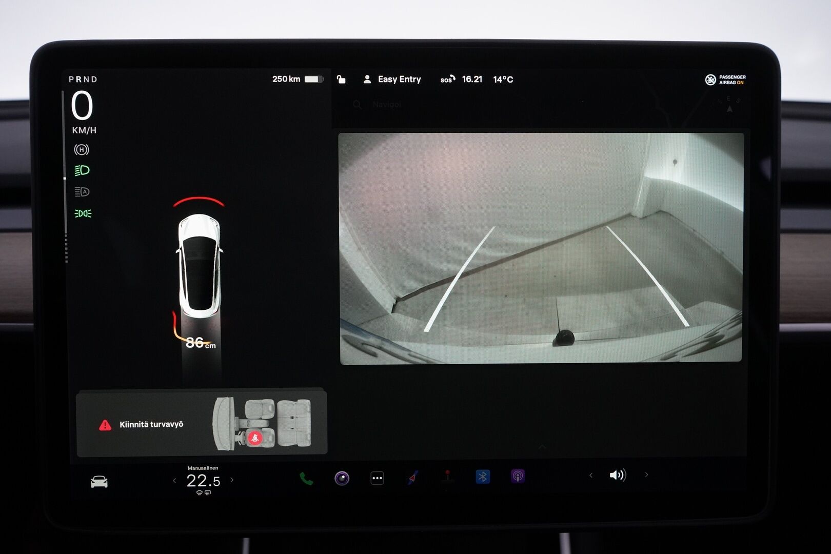 TESLA MODEL 3 2020 Standard Range RWD *Vetokoukku / Premium audio / ACC / Panorama / Kamera* - Tehtaan vetokoukku / Vähän ajettu / Kahdet alumiinivanteet / Edullisesti nyt kesähintaan!