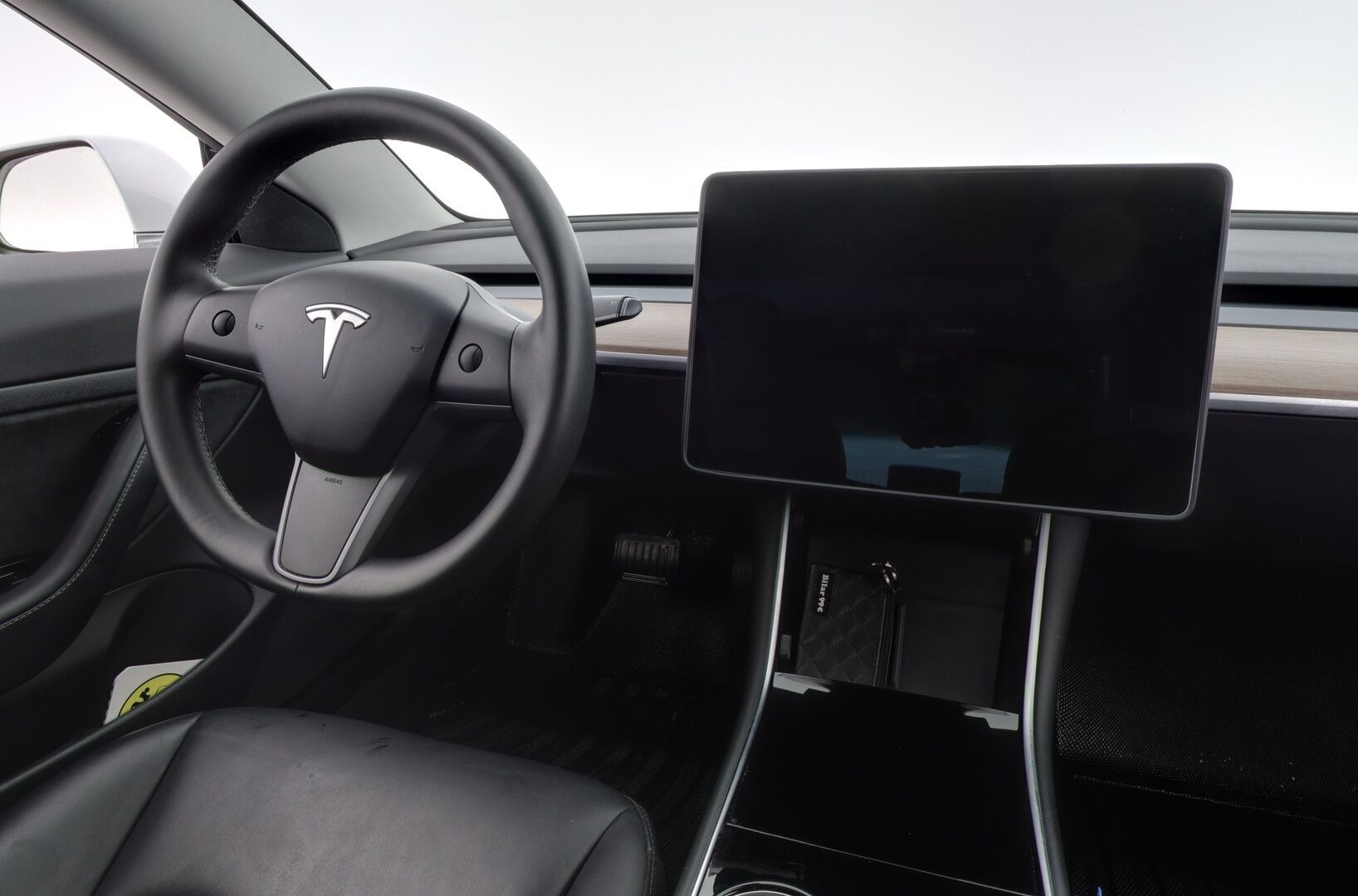 TESLA MODEL 3 2020 Standard Range RWD *Vetokoukku / Premium audio / ACC / Panorama / Kamera* - Tehtaan vetokoukku / Vähän ajettu / Kahdet alumiinivanteet / Edullisesti nyt kesähintaan!