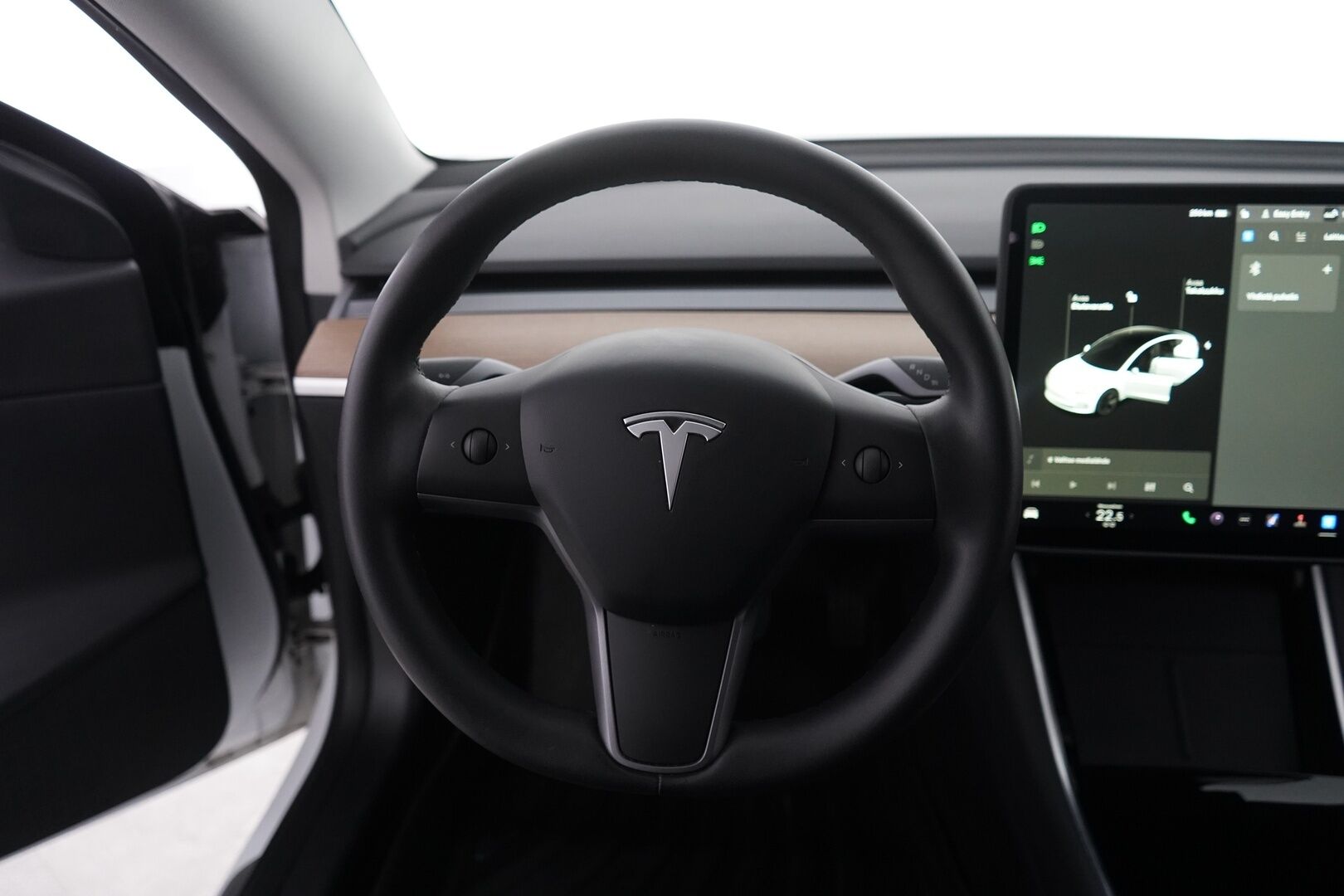 TESLA MODEL 3 2020 Standard Range RWD *Vetokoukku / Premium audio / ACC / Panorama / Kamera* - Tehtaan vetokoukku / Vähän ajettu / Kahdet alumiinivanteet / Edullisesti nyt kesähintaan!