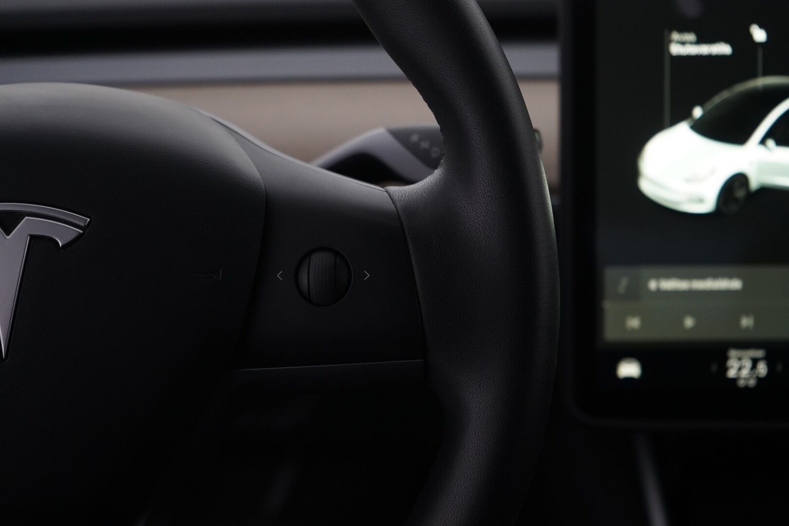 TESLA MODEL 3 2020 Standard Range RWD *Vetokoukku / Premium audio / ACC / Panorama / Kamera* - Tehtaan vetokoukku / Vähän ajettu / Kahdet alumiinivanteet / Edullisesti nyt kesähintaan!