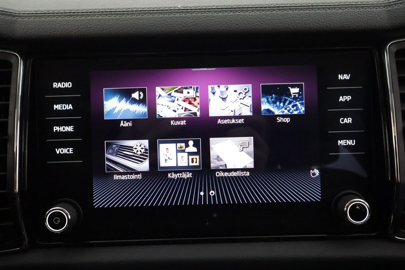 Skoda Kodiaq 2022 1.5 TSI ACT Ambition - | ACC | Webasto | Koukku | Facelift | Digimittaristo | P.kamera | LED | Ambient | Keyless | Lämm. tuulilasi | Lämm. ratti | Merkkihuollot | 1-om suomiauto |