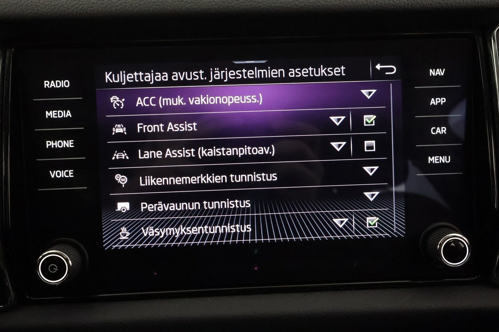 Skoda Kodiaq 2022 1.5 TSI ACT Ambition - | ACC | Webasto | Koukku | Facelift | Digimittaristo | P.kamera | LED | Ambient | Keyless | Lämm. tuulilasi | Lämm. ratti | Merkkihuollot | 1-om suomiauto |