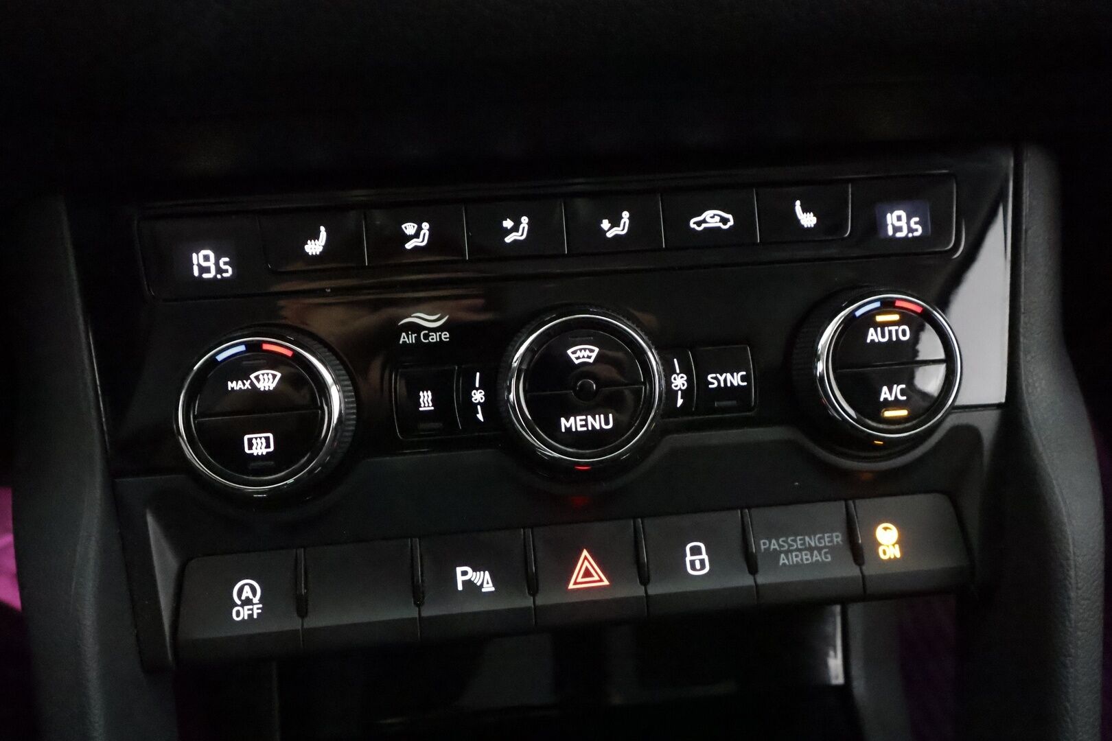 Skoda Kodiaq 2022 1.5 TSI ACT Ambition - | ACC | Webasto | Koukku | Facelift | Digimittaristo | P.kamera | LED | Ambient | Keyless | Lämm. tuulilasi | Lämm. ratti | Merkkihuollot | 1-om suomiauto |