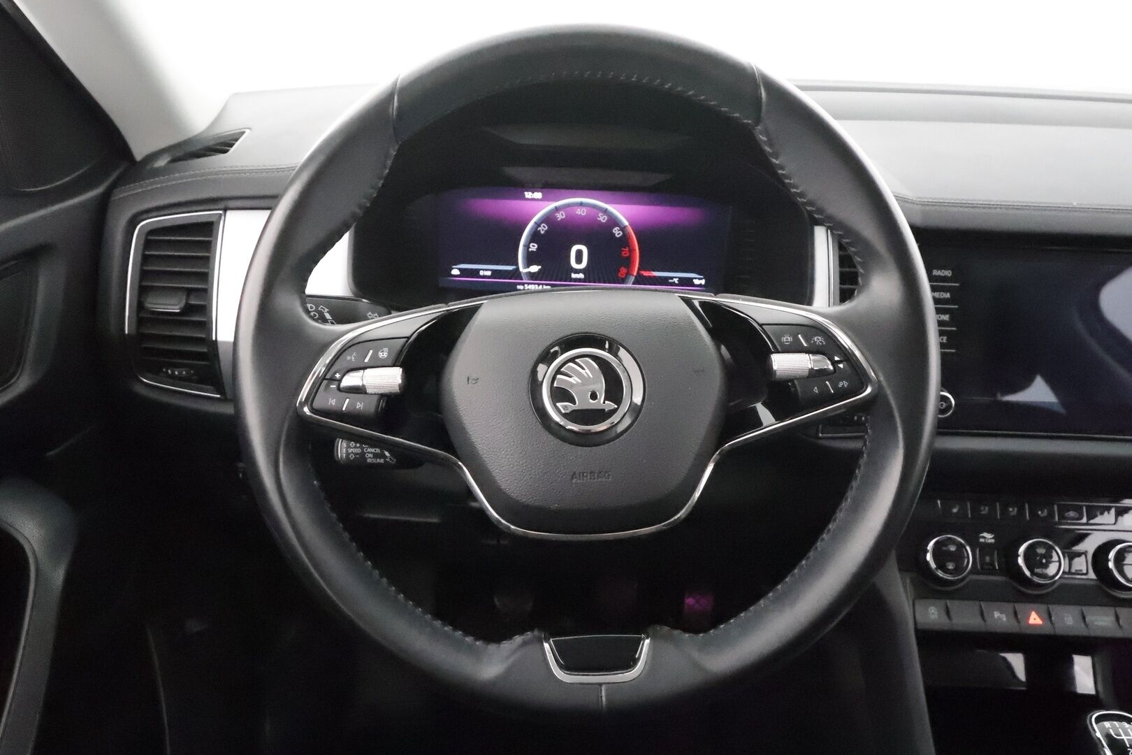 Skoda Kodiaq 2022 1.5 TSI ACT Ambition - | ACC | Webasto | Koukku | Facelift | Digimittaristo | P.kamera | LED | Ambient | Keyless | Lämm. tuulilasi | Lämm. ratti | Merkkihuollot | 1-om suomiauto |