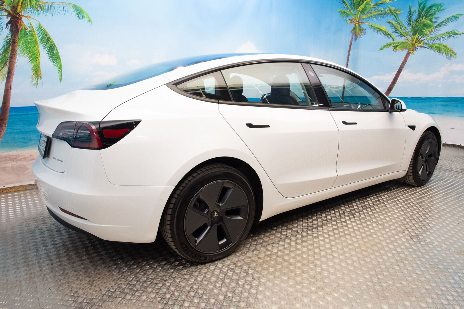 Tesla Model 3 2021 Long Range Dual Motor AWD - | Lasikatto | Lämpöpumppu | ACC | Matrix | P-Kamera | Premium Speakers | Navi | Matrix LED | Kahdet renkaat vanteineen 