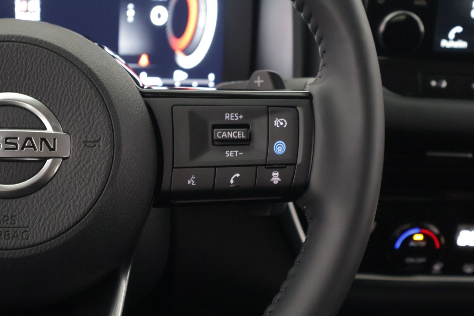 Nissan Qashqai 2022 MHEV 158 Xtronic 2WD N-Connecta ProPilot pack */ HUD/ Adapt.vakkari/ 360-kamera/ Lämmitettävä tuulilasi/ Lohko - *Todella kattavasti varusteltu / Hieno Suomiauto / Hyvin pidetty!*