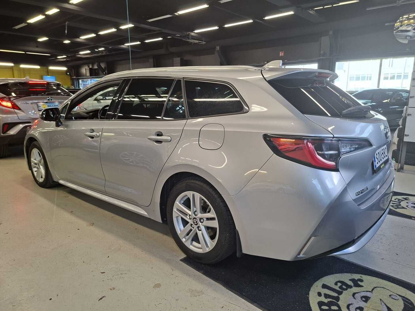 Toyota Corolla 2022 Touring Sports 1,8 Hybrid Prestige Edition * / Acc / Alv / Lohko / Sähkökontti / LTA / Merkkihuollettu / Ratinlämmitin / * - Merkkihuollettu alvillinen Corolla! Kahdet hyvät rengas-setit Toyotan aluvanteilla! Juuri katsastettu! 