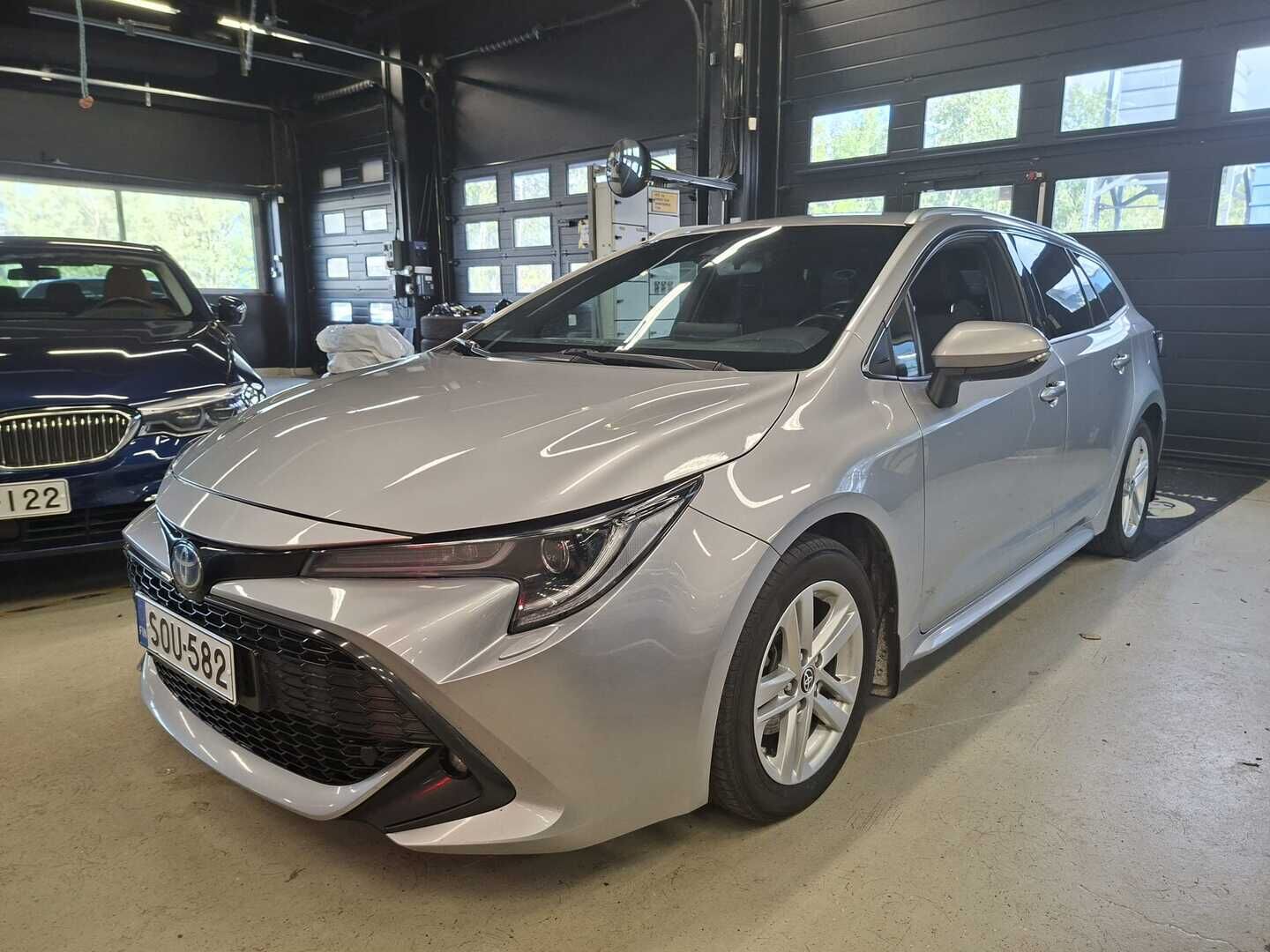 Toyota Corolla 2022 Touring Sports 1,8 Hybrid Prestige Edition * / Acc / Alv / Lohko / Sähkökontti / LTA / Merkkihuollettu / Ratinlämmitin / * - Merkkihuollettu alvillinen Corolla! Kahdet hyvät rengas-setit Toyotan aluvanteilla! Juuri katsastettu! 