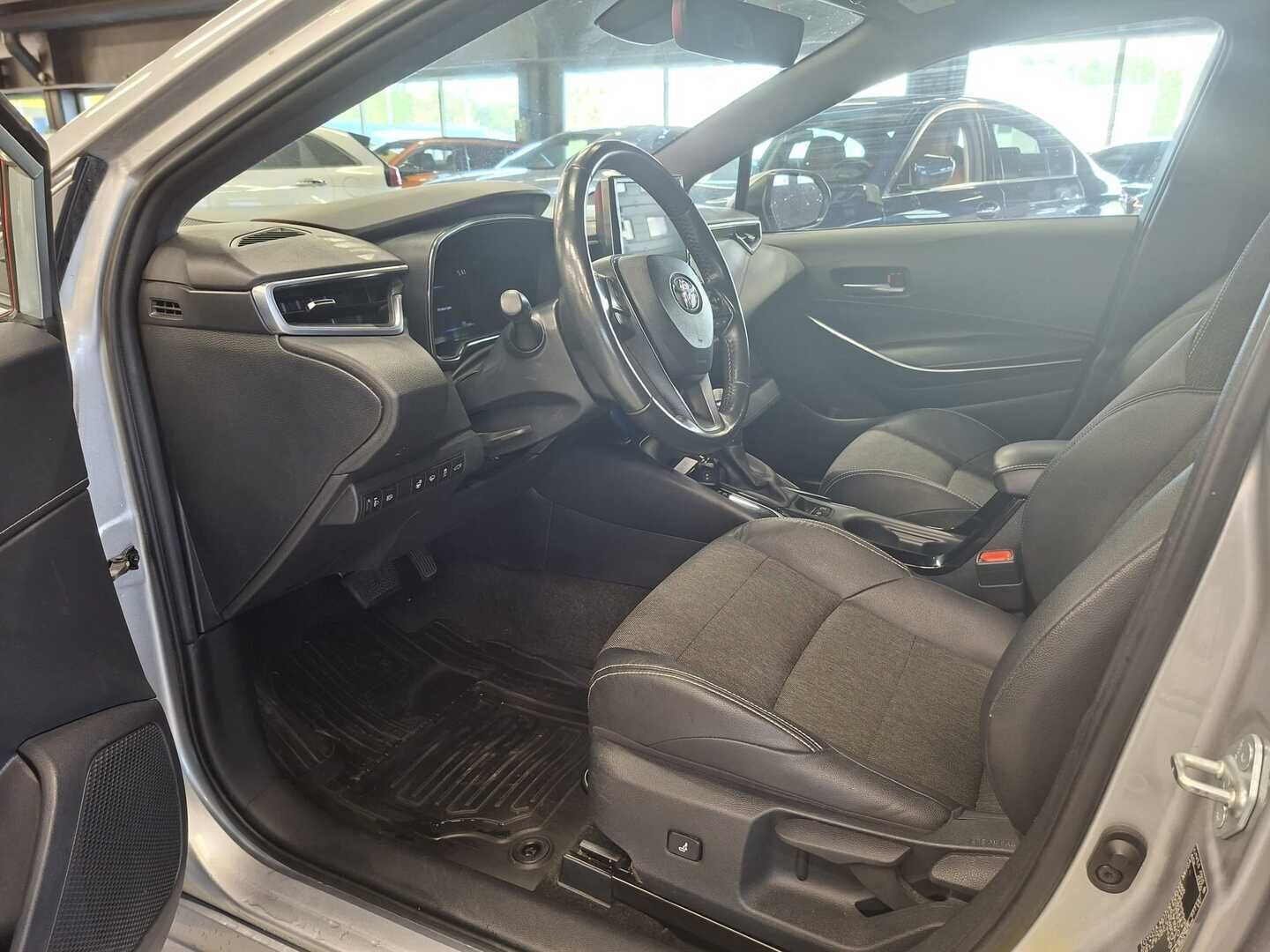 Toyota Corolla 2022 Touring Sports 1,8 Hybrid Prestige Edition * / Acc / Alv / Lohko / Sähkökontti / LTA / Merkkihuollettu / Ratinlämmitin / * - Merkkihuollettu alvillinen Corolla! Kahdet hyvät rengas-setit Toyotan aluvanteilla! Juuri katsastettu! 