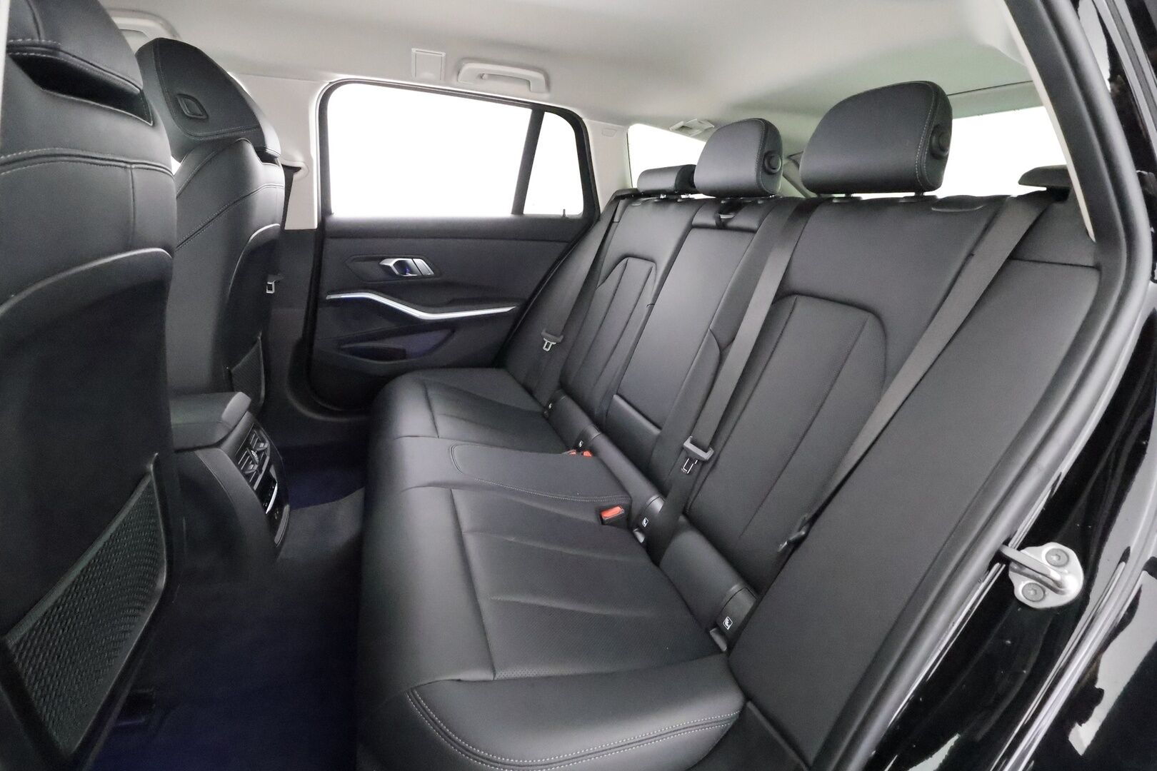 BMW 320 2022 G21 Touring 320d A xDrive Business Luxury MHEV - | ACC | Lisälämmitin | Koukku | Hifit | P.tutkat | Muistipenkki | LED | Sporttinahat | Comfort access | Apple&Android | 1.Om Suomi-auto | Kahdet Renkaat | Merkkihuollettu |