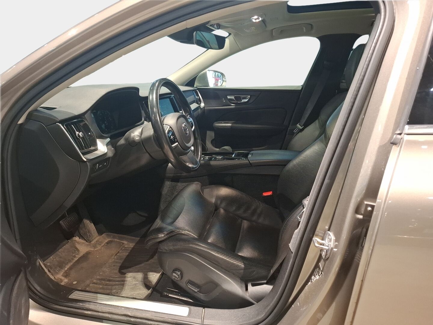 Volvo V60 2019 T8 AWD Inscription aut * Webasto / Panoraama / ACC / P.Kamera / VOC / Koukku! * - HULLUT AVAJAISHULINAT KORKOTARJOUS 3,29 %