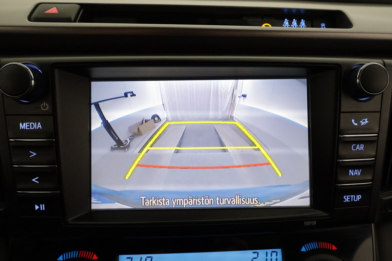 Toyota RAV4 2016 2,5 HYBRID FWD Style **ACC / P.kamera / KeylessGo / Lohkolämmitin / Navi / LED / Puolinahat** - Kahdet renkaat aluvanteilla / Merkkihuollettu