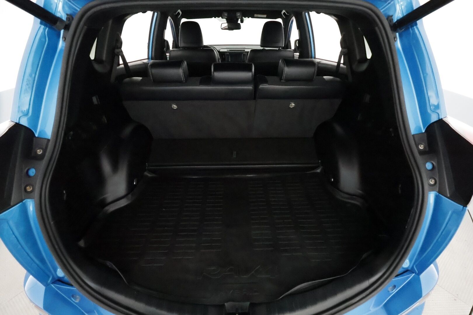 Toyota RAV4 2016 2,5 HYBRID FWD Style **ACC / P.kamera / KeylessGo / Lohkolämmitin / Navi / LED / Puolinahat** - Kahdet renkaat aluvanteilla / Merkkihuollettu