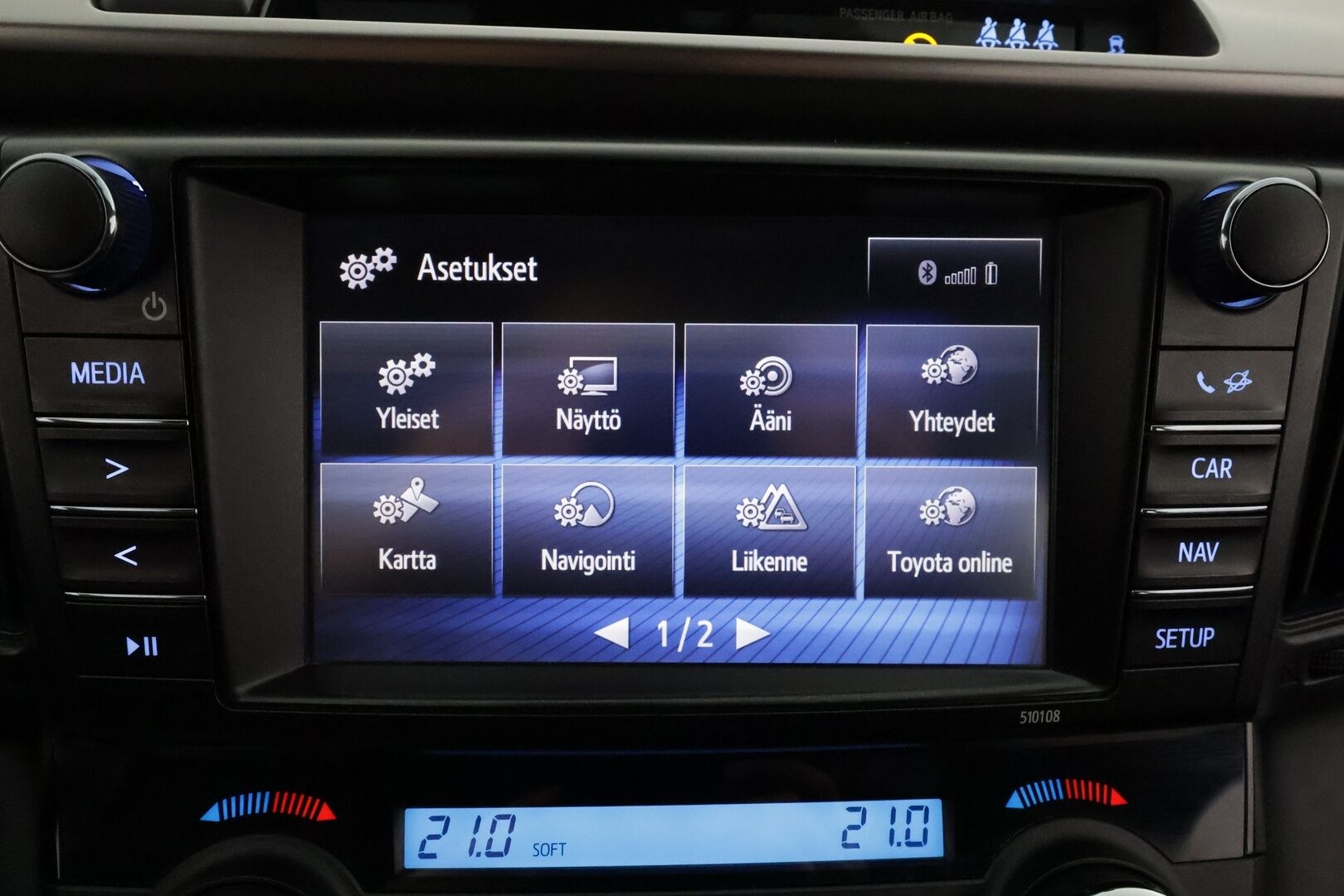 Toyota RAV4 2016 2,5 HYBRID FWD Style **ACC / P.kamera / KeylessGo / Lohkolämmitin / Navi / LED / Puolinahat** - Kahdet renkaat aluvanteilla / Merkkihuollettu