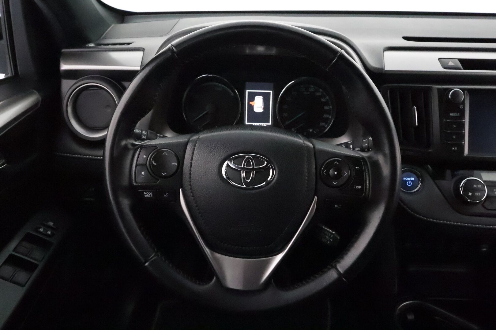 Toyota RAV4 2016 2,5 HYBRID FWD Style **ACC / P.kamera / KeylessGo / Lohkolämmitin / Navi / LED / Puolinahat** - Kahdet renkaat aluvanteilla / Merkkihuollettu