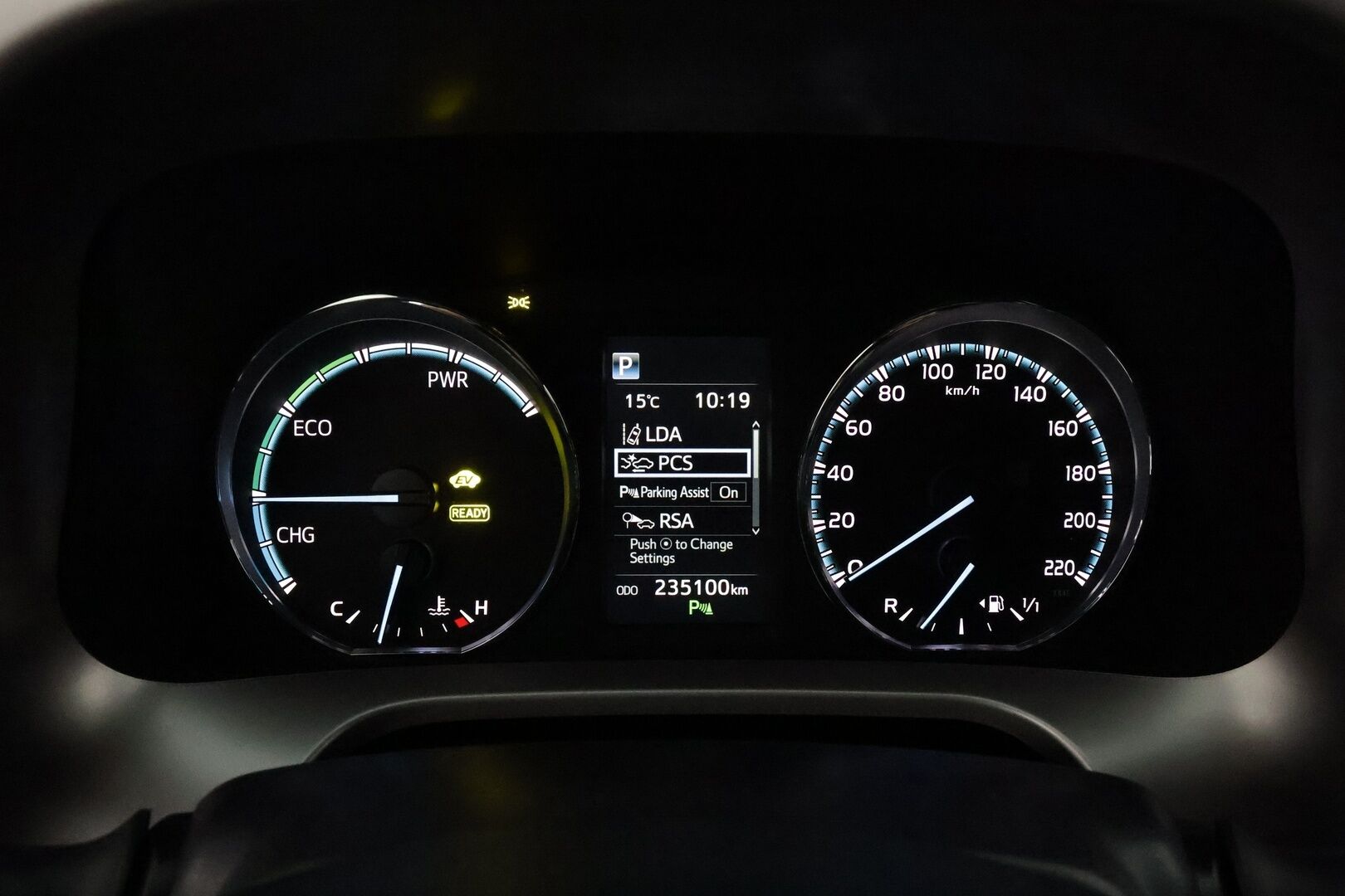 Toyota RAV4 2016 2,5 HYBRID FWD Style *ACC / Kamera / KeylessGo / Lohkolämmitin / Navi / LED / Puolinahat* - Kahdet renkaat aluvanteilla / Merkkihuollettu / Viimeisin huolto 224tkm
