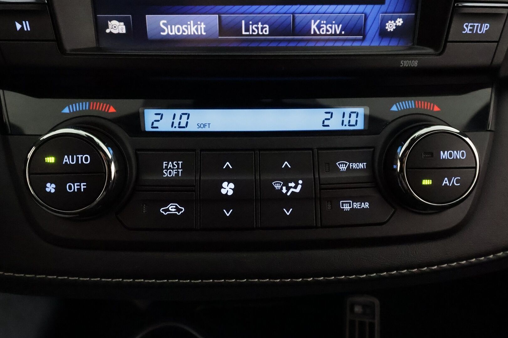 Toyota RAV4 2016 2,5 HYBRID FWD Style **ACC / P.kamera / KeylessGo / Lohkolämmitin / Navi / LED / Puolinahat** - Kahdet renkaat aluvanteilla / Merkkihuollettu
