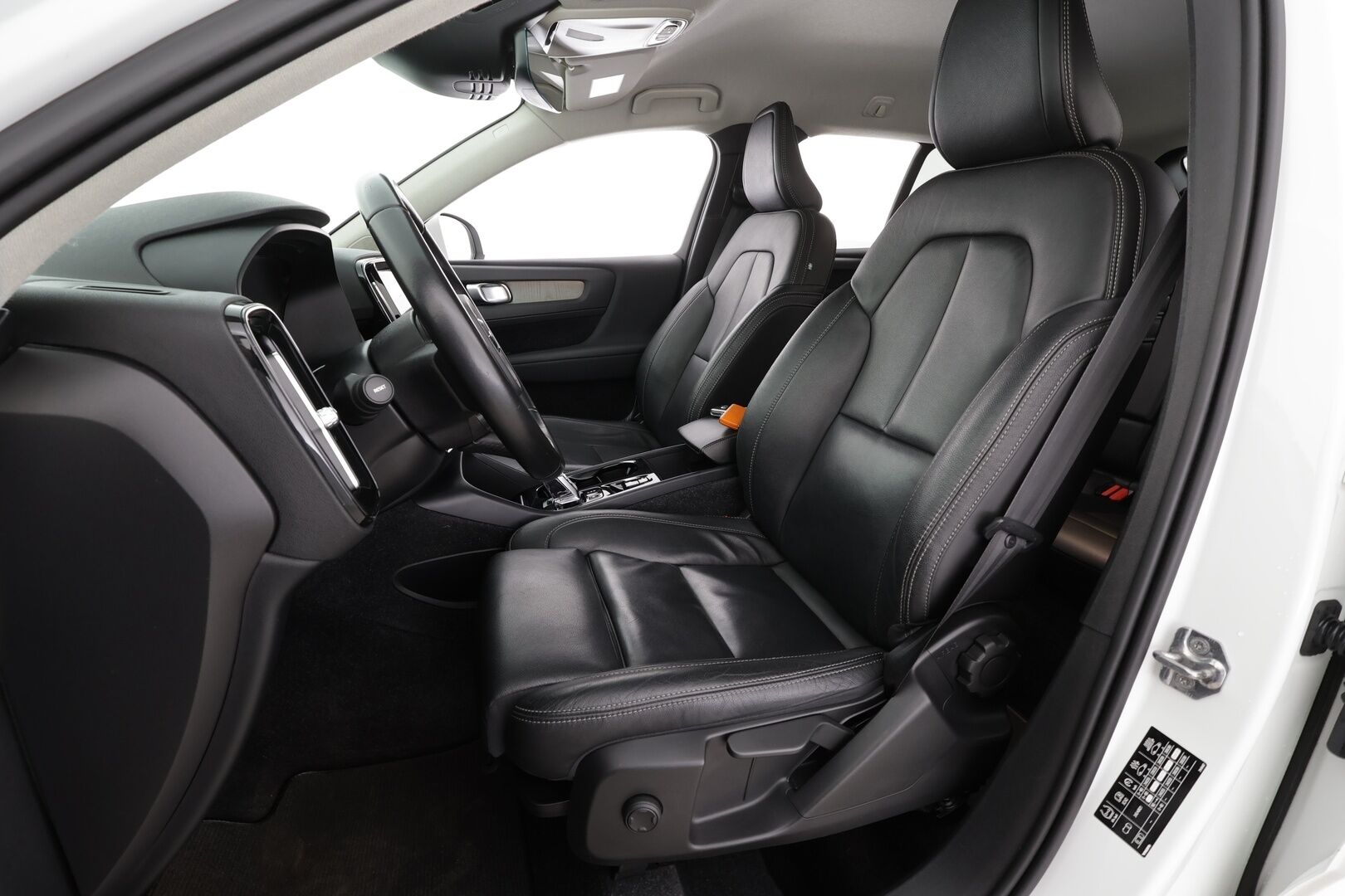 Volvo XC40 2021 T5 TwE Inscription aut * Webasto / Koukku / ACC / LED / P.kamera / Sporttinahat / Navi / Kaistavahti / Keyless * - Akku kuntotarkastettu / Kahdet renkaat / Jakohihna vaihdettu 9/2025! 