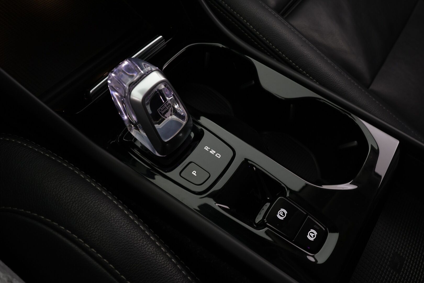 Volvo XC40 2021 T5 TwE Inscription aut * Webasto / Koukku / ACC / LED / P.kamera / Sporttinahat / Navi / Kaistavahti / Keyless * - Akku kuntotarkastettu / Kahdet renkaat / Jakohihna vaihdettu 9/2025! 