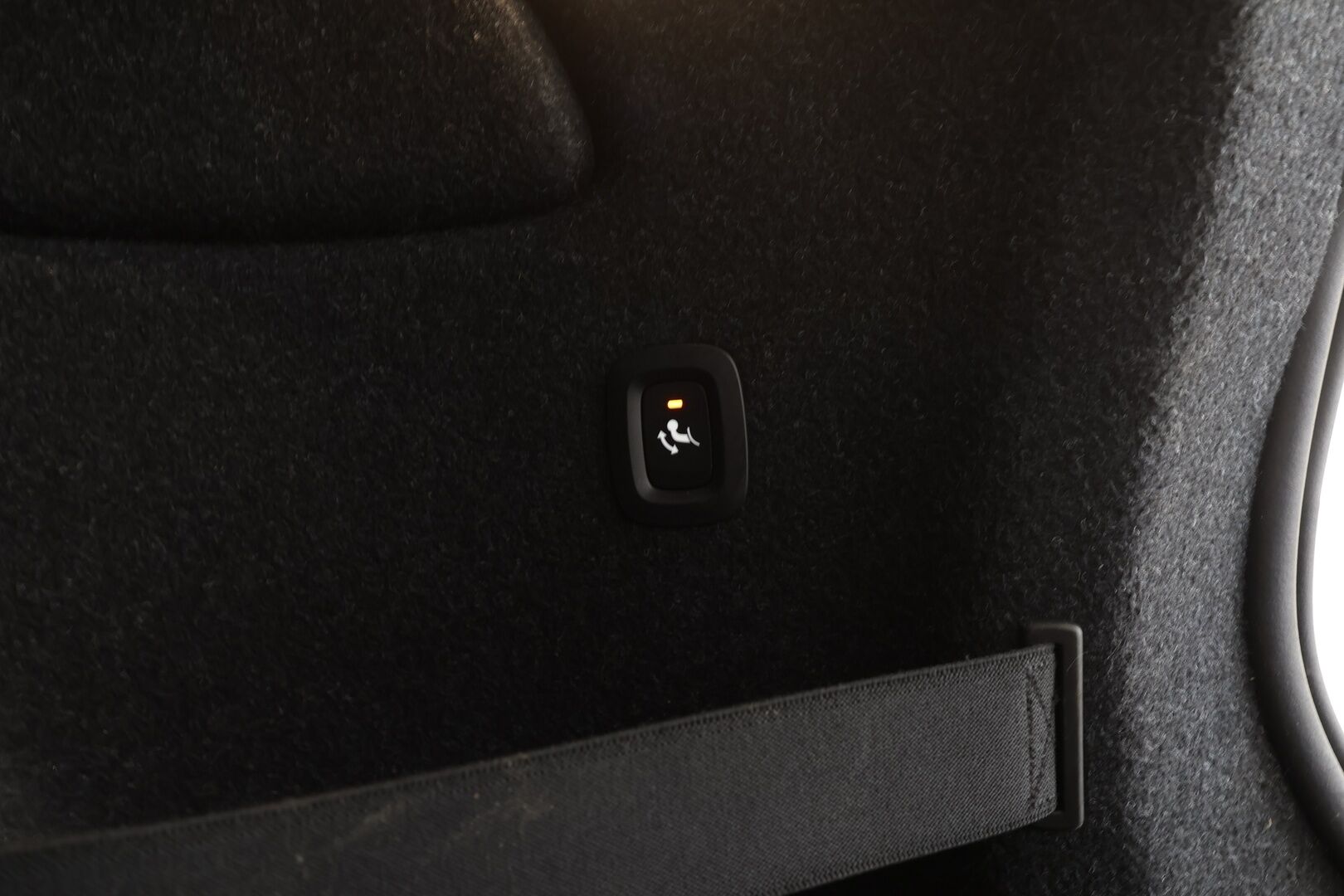 Volvo XC40 2021 T5 TwE Inscription aut * Webasto / Koukku / ACC / LED / P.kamera / Sporttinahat / Navi / Kaistavahti / Keyless * - Akku kuntotarkastettu / Kahdet renkaat / Jakohihna vaihdettu 9/2025! 