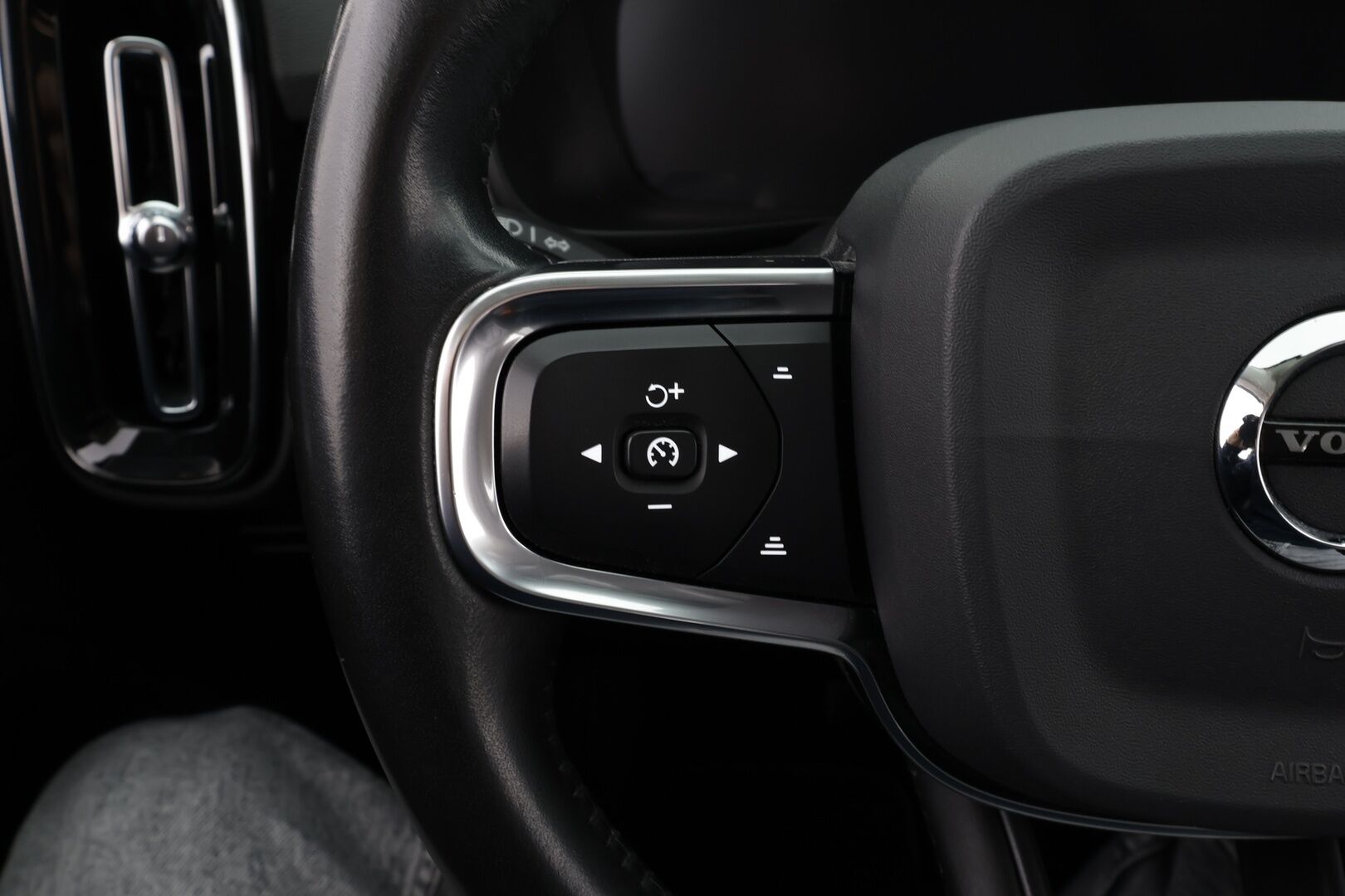 Volvo XC40 2021 T5 TwE Inscription aut * Webasto / Koukku / ACC / LED / P.kamera / Sporttinahat / Navi / Kaistavahti / Keyless * - Akku kuntotarkastettu / Kahdet renkaat / Jakohihna vaihdettu 9/2025! 