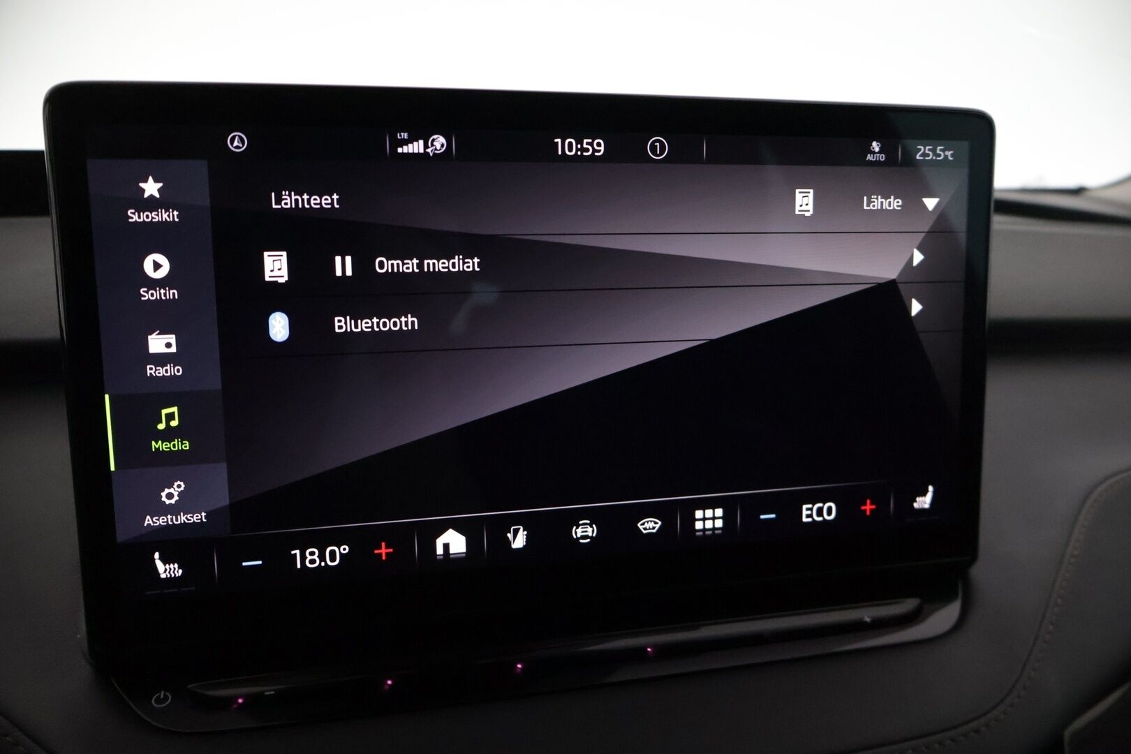 Skoda Enyaq 2022 80x 4x4 iV - Akun SoH arvo 90%! Todella hyvin varusteltu ja hyvin pidetty yksilö edukkaasti! Matrix LED, Lisälämmitin & Kaistallapito-avustin - HULLUT JOULUT KORKOTARJOUS 2,49% 