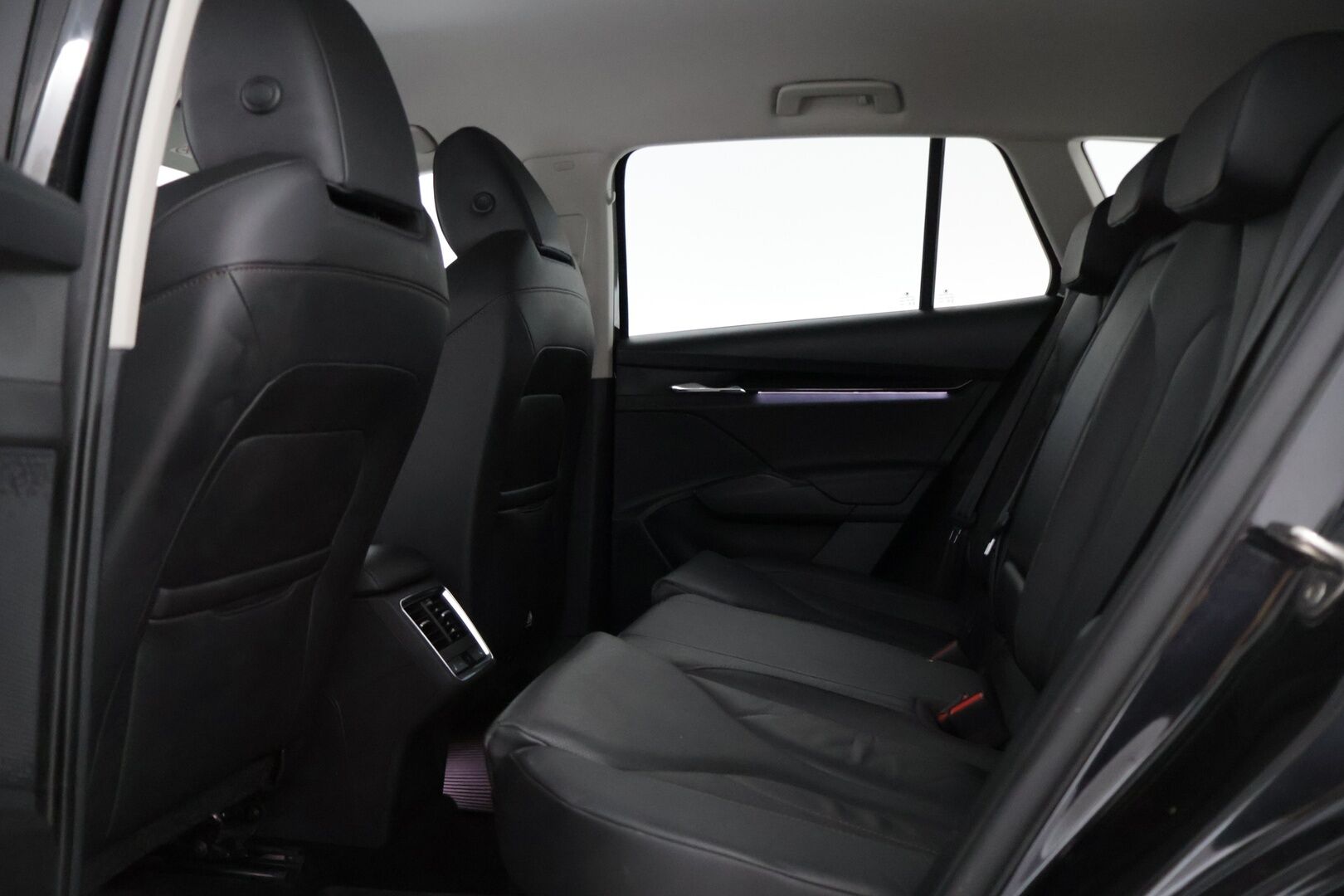 Skoda Enyaq 2022 80x 4x4 iV / ACC / HUD/ BLIS / Kuskin penkki muistilla - * Akun SoH arvo huikeat 90%! Todella hyvin varusteltu ja hyvin pidetty yksilö edukkaasti! *