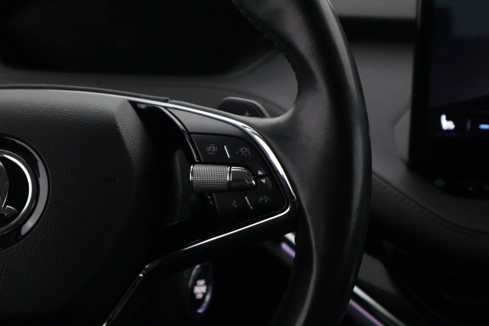 Skoda Enyaq 2022 80x 4x4 iV - Akun SoH arvo 90%! Todella hyvin varusteltu ja hyvin pidetty yksilö edukkaasti! Matrix LED, Lisälämmitin & Kaistallapito-avustin - HULLUT JOULUT KORKOTARJOUS 2,49% 