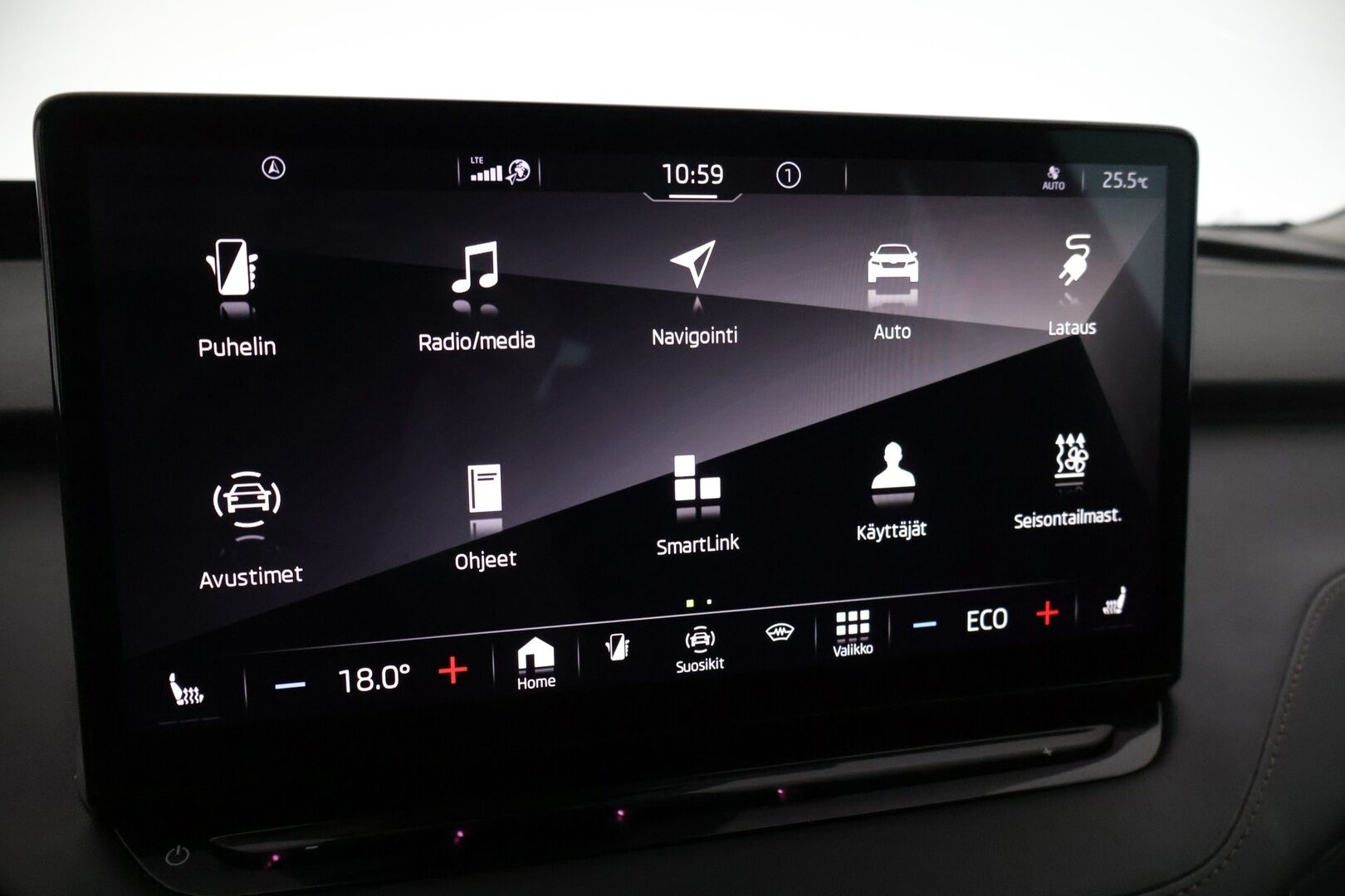 Skoda Enyaq 2022 80x 4x4 iV * Suomi-auto / ACC / HUD / Nahkasisusta / Muistipenkki / Navi / Lämpöpumppu * - Akun SoH arvo 90%! Todella hyvin varusteltu ja hyvin pidetty yksilö edukkaasti! Matrix LED, Lisälämmitin & Kaistallapito-avustin