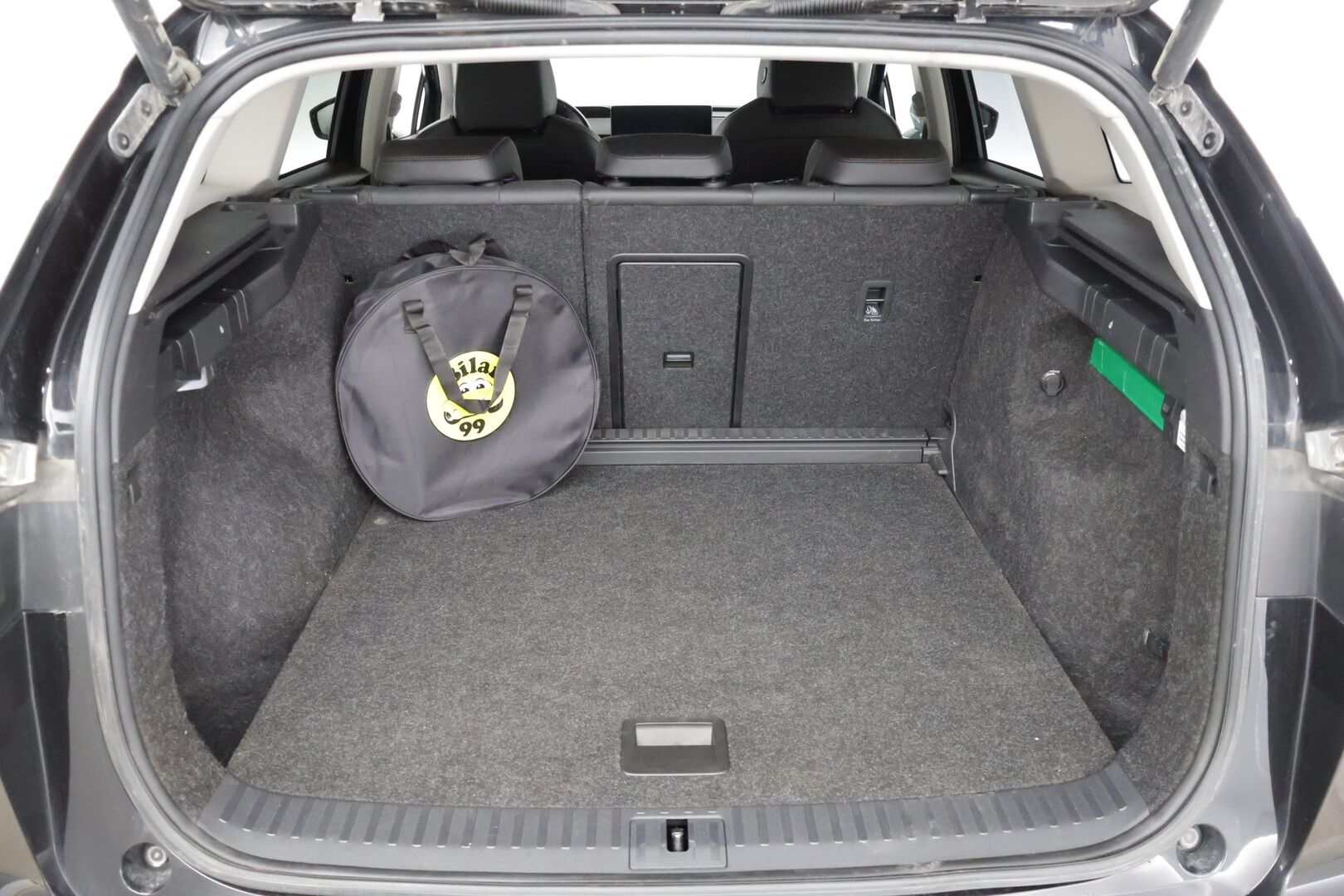 Skoda Enyaq 2022 80x 4x4 iV - Akun SoH arvo 90%! Todella hyvin varusteltu ja hyvin pidetty yksilö edukkaasti! Matrix LED, Lisälämmitin & Kaistallapito-avustin - HULLUT JOULUT KORKOTARJOUS 2,49% 